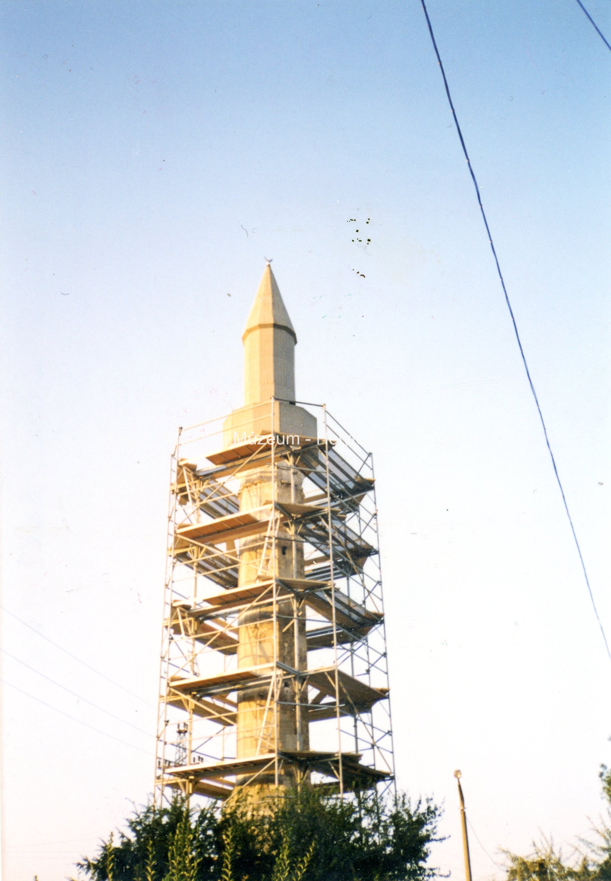 Minaret felújítása (Magyar Földrajzi Múzeum CC BY-NC-SA)