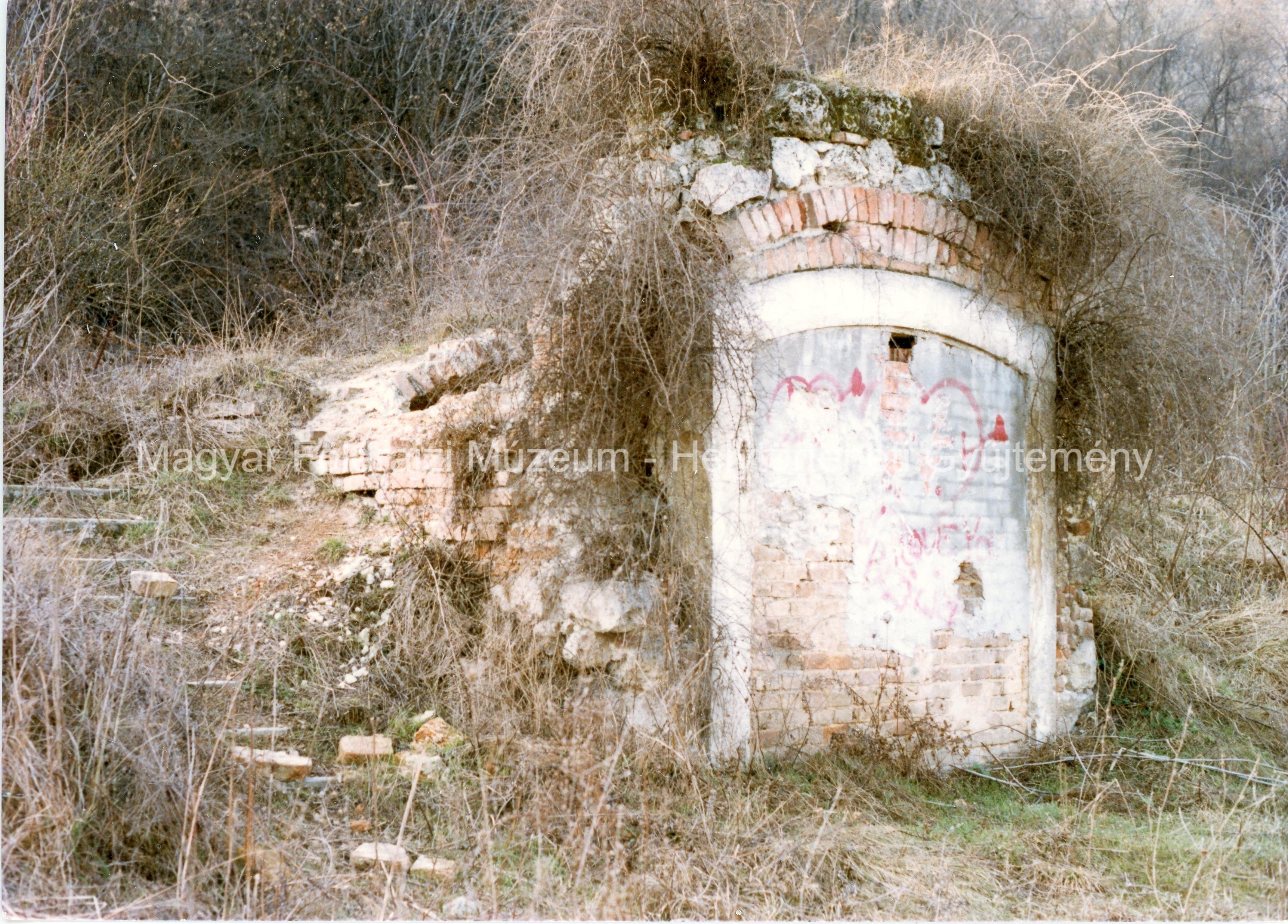 Hordólegurító az egykori kastély pincéjébe (Magyar Földrajzi Múzeum CC BY-NC-SA)