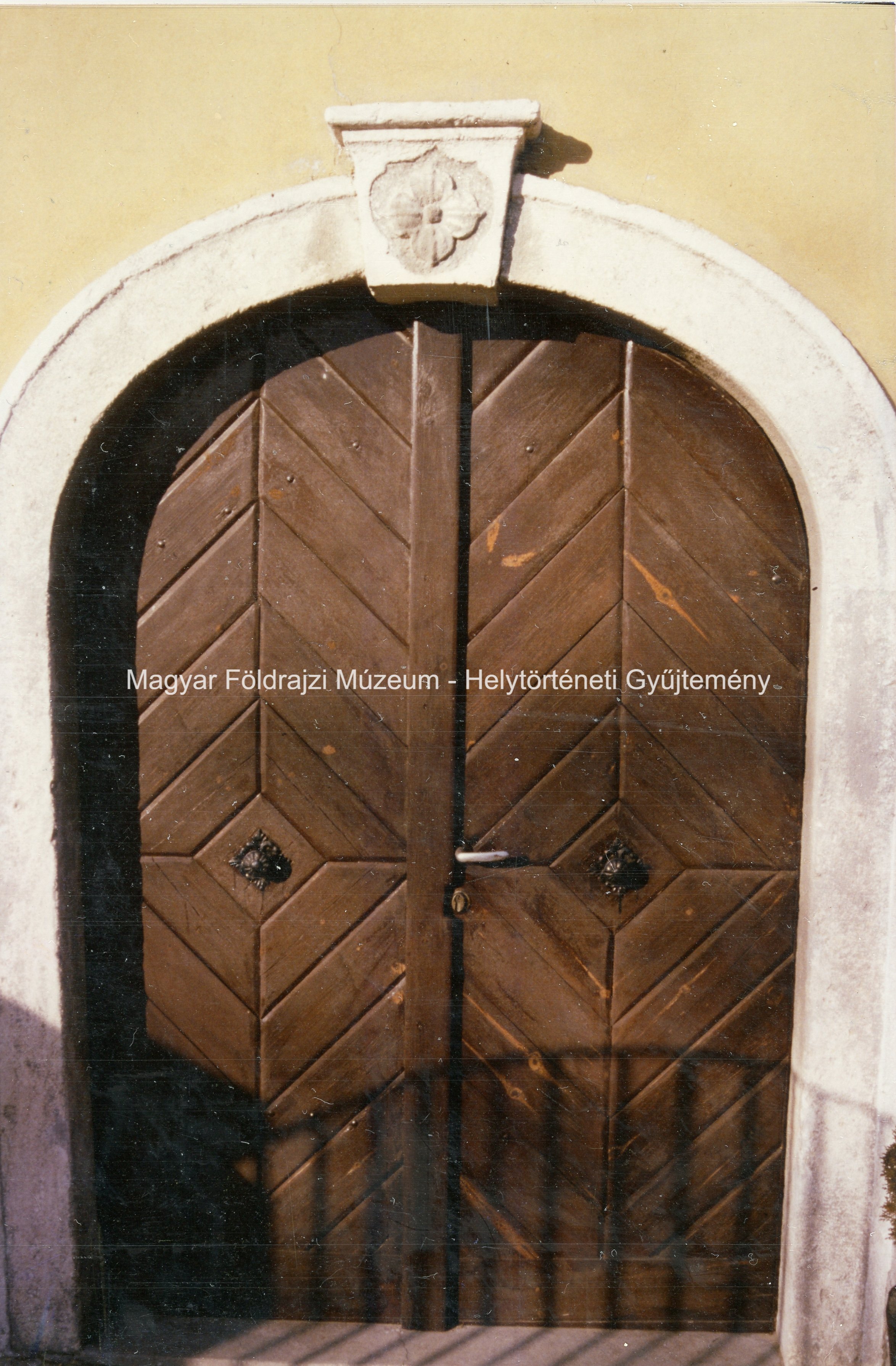 Kápolna ajtaja (Magyar Földrajzi Múzeum CC BY-NC-SA)