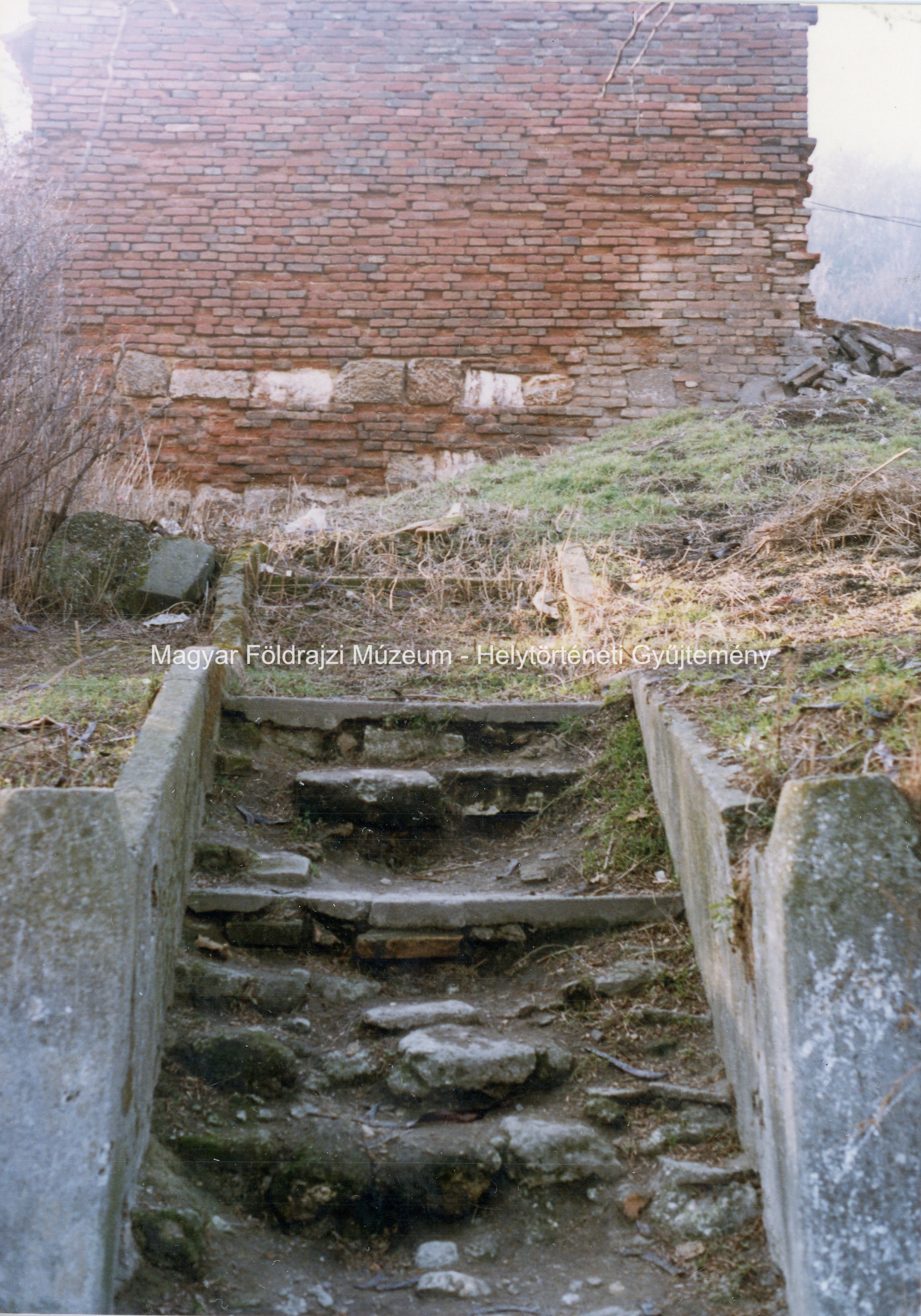 Lépcső a kastély mellett (Magyar Földrajzi Múzeum CC BY-NC-SA)