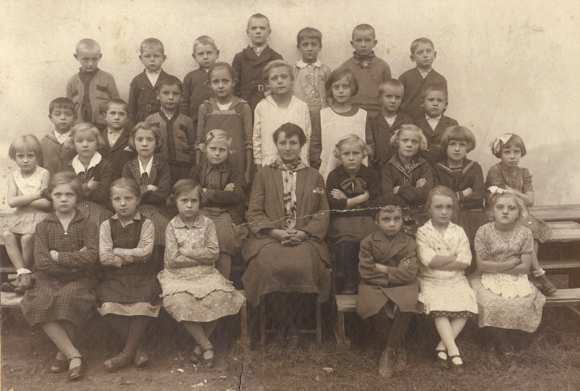 Iskolai csoportkép (Vecsési Német Tájház-Heimatmuseum CC BY-NC-SA)