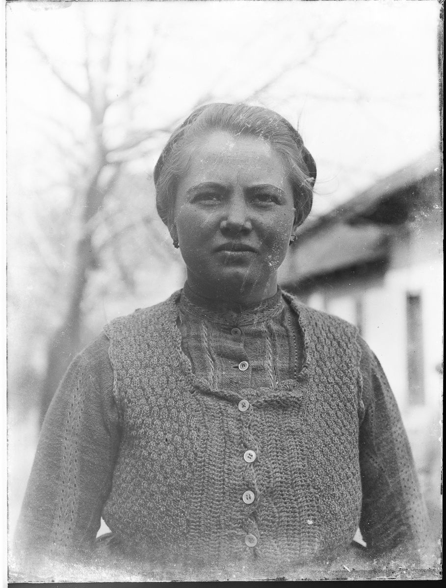 Női portré (Budakeszi Helytörténeti Gyűjtemény és Tájház CC BY-NC-SA)