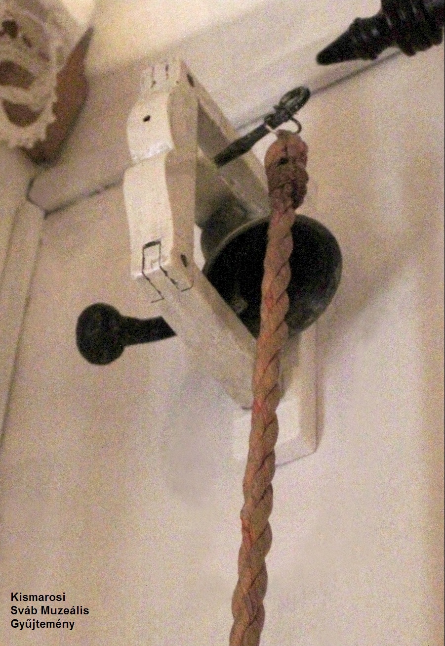 Mise kezdetét jelző csengő (Kismarosi Sváb Muzeális Gyűjtemény RR-F)