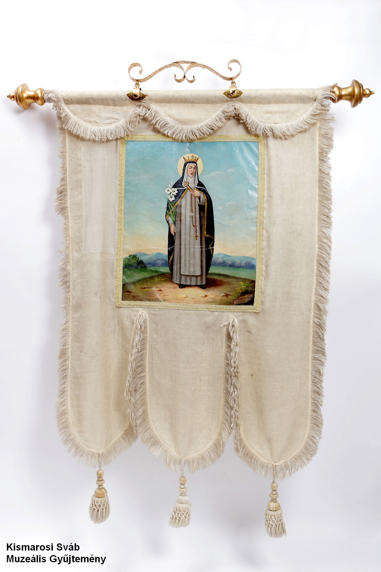 Templomi lobogó ("Szt. Margit", "Szűzanya az átdöfött szívvel" képekkel); Kirchenfahne; (Kismarosi Sváb Muzeális Gyűjtemény RR-F)