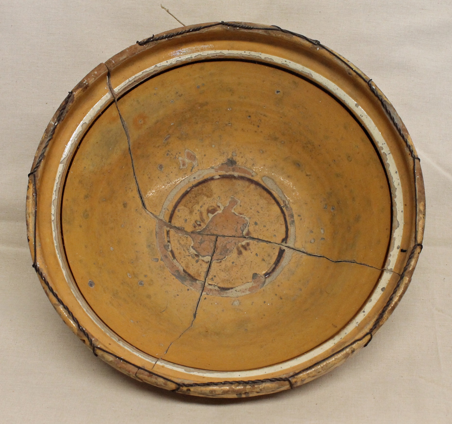 Tál (Isaszegi Múzeumi Kiállítóhely (Falumúzeum) CC BY-NC-SA)