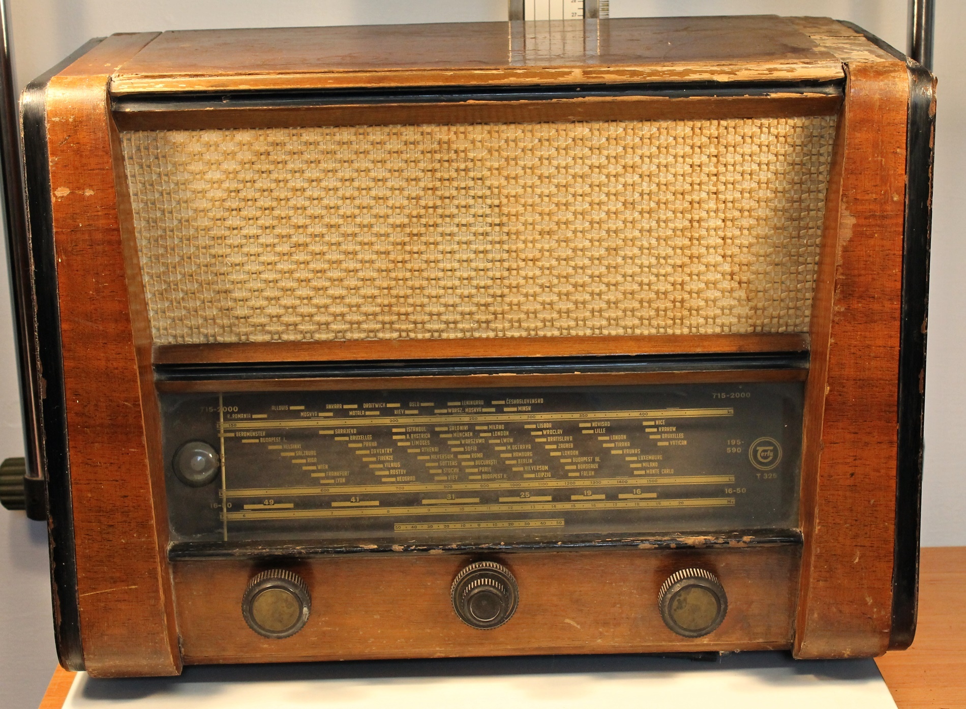 TERTA T 325 asztali rádiókészülék (Isaszegi Múzeumi Kiállítóhely (Falumúzeum) CC BY-NC-SA)