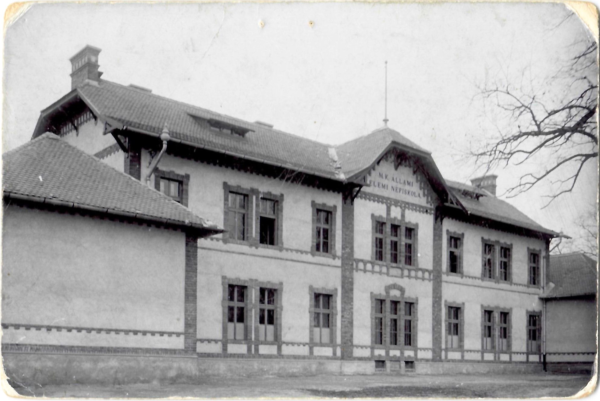 Népiskola (Dr. Jablonkay István Helytörténeti Gyűjtemény CC BY-NC-SA)