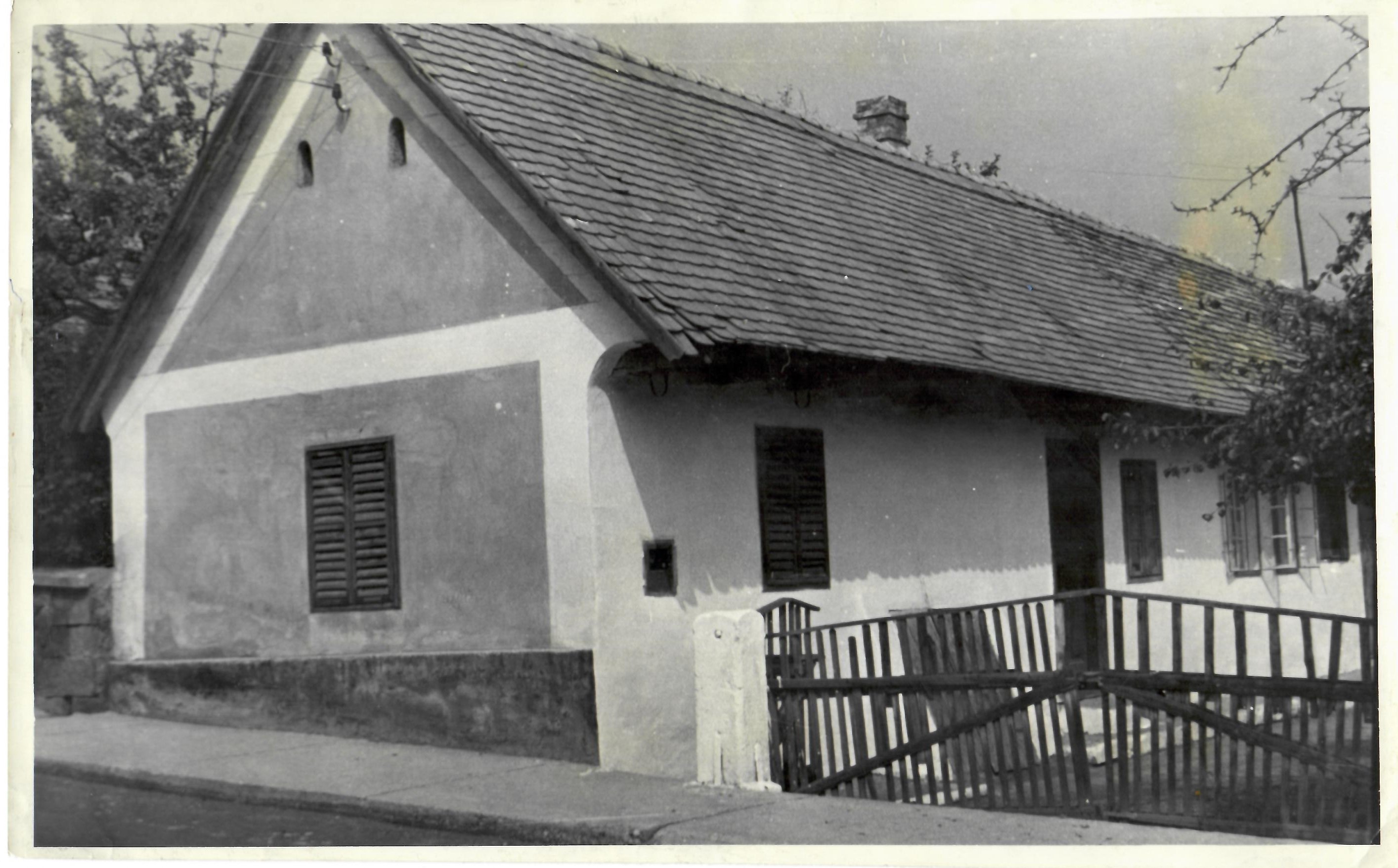 Ereszes ház (Dr. Jablonkay István Helytörténeti Gyűjtemény CC BY-NC-SA)