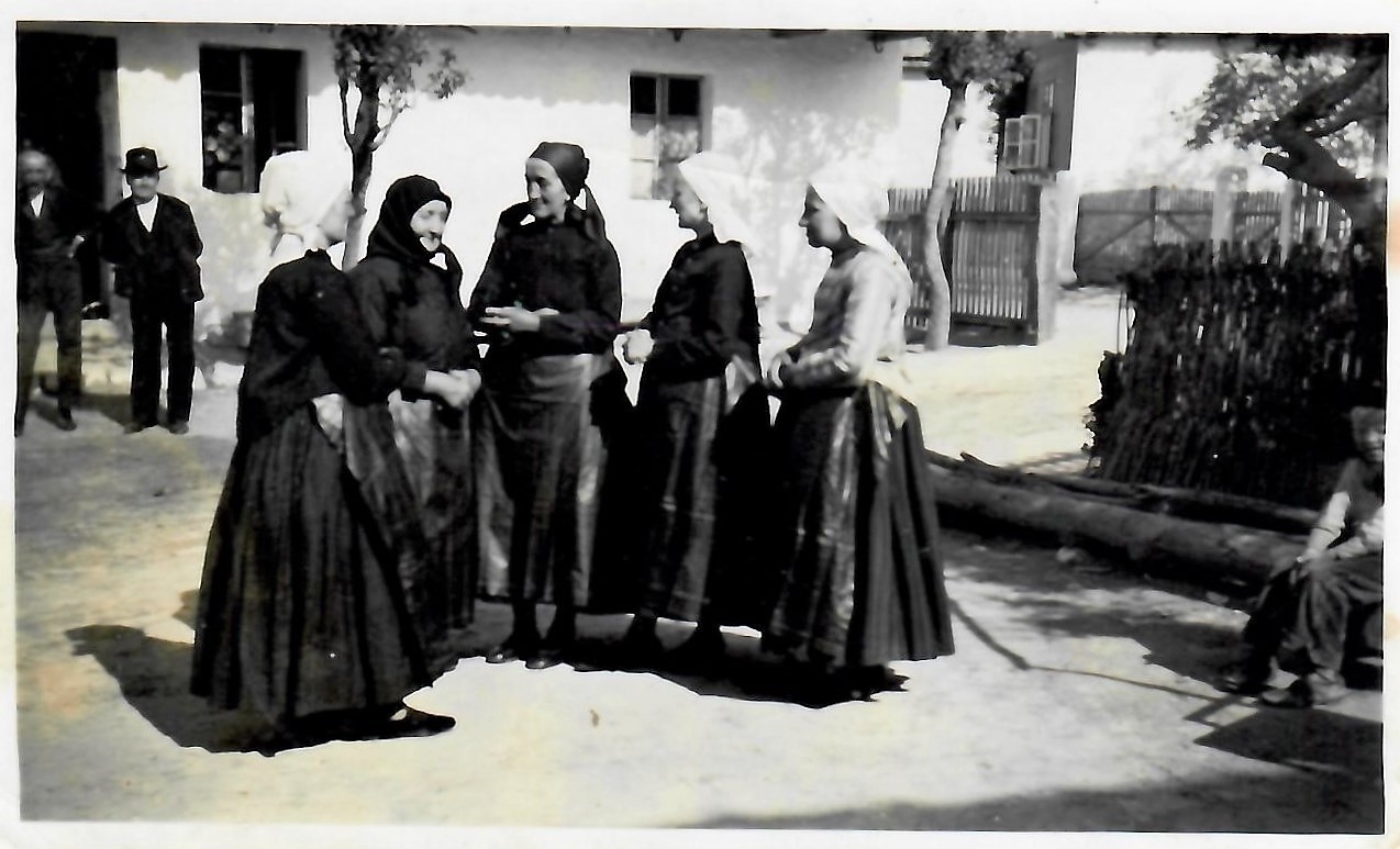 Solymári asszonyok (Dr. Jablonkay István Helytörténeti Gyűjtemény CC BY-NC-SA)