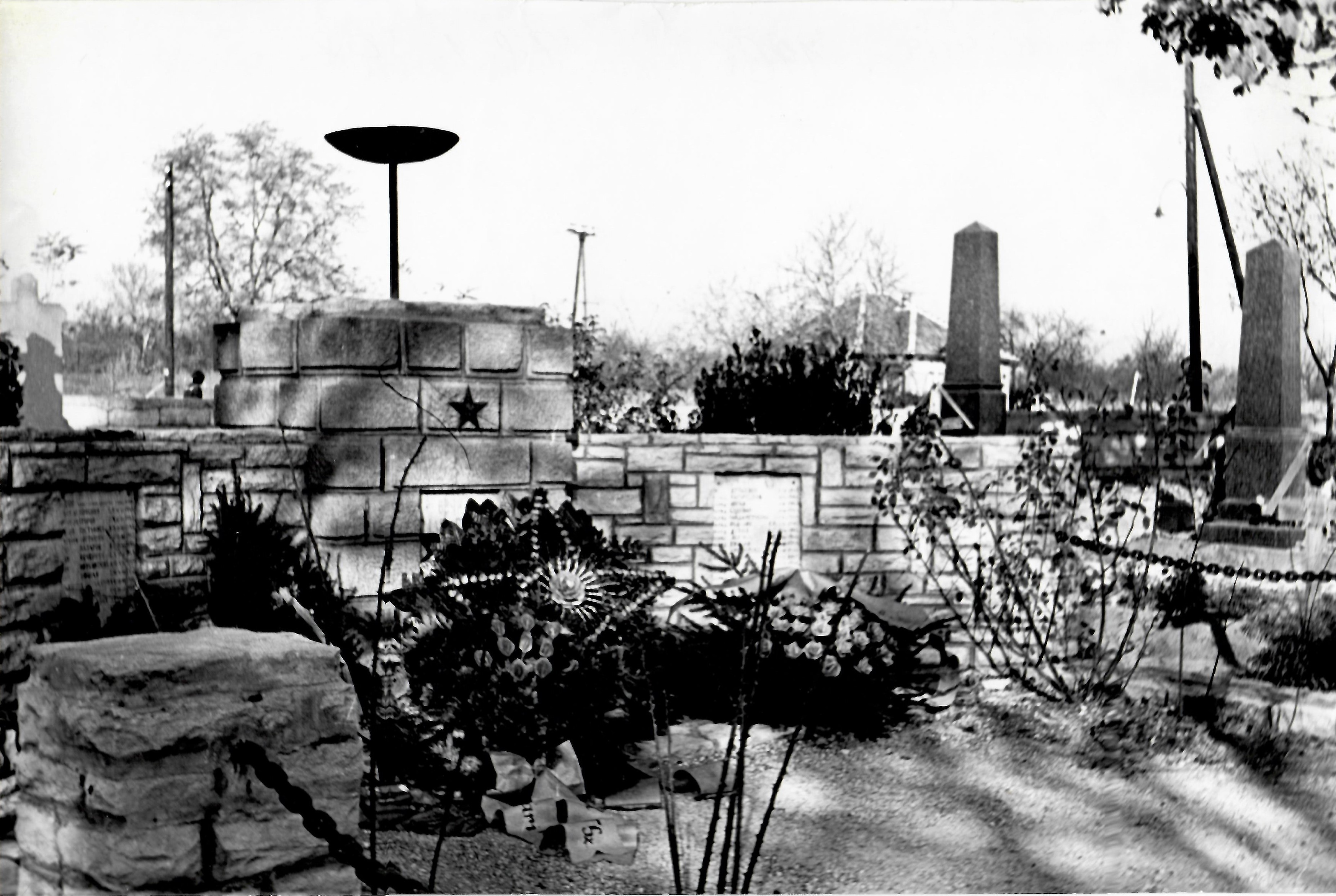 Szovjet katonai síremlék (Dr. Jablonkay István Helytörténeti Gyűjtemény CC BY-NC-SA)