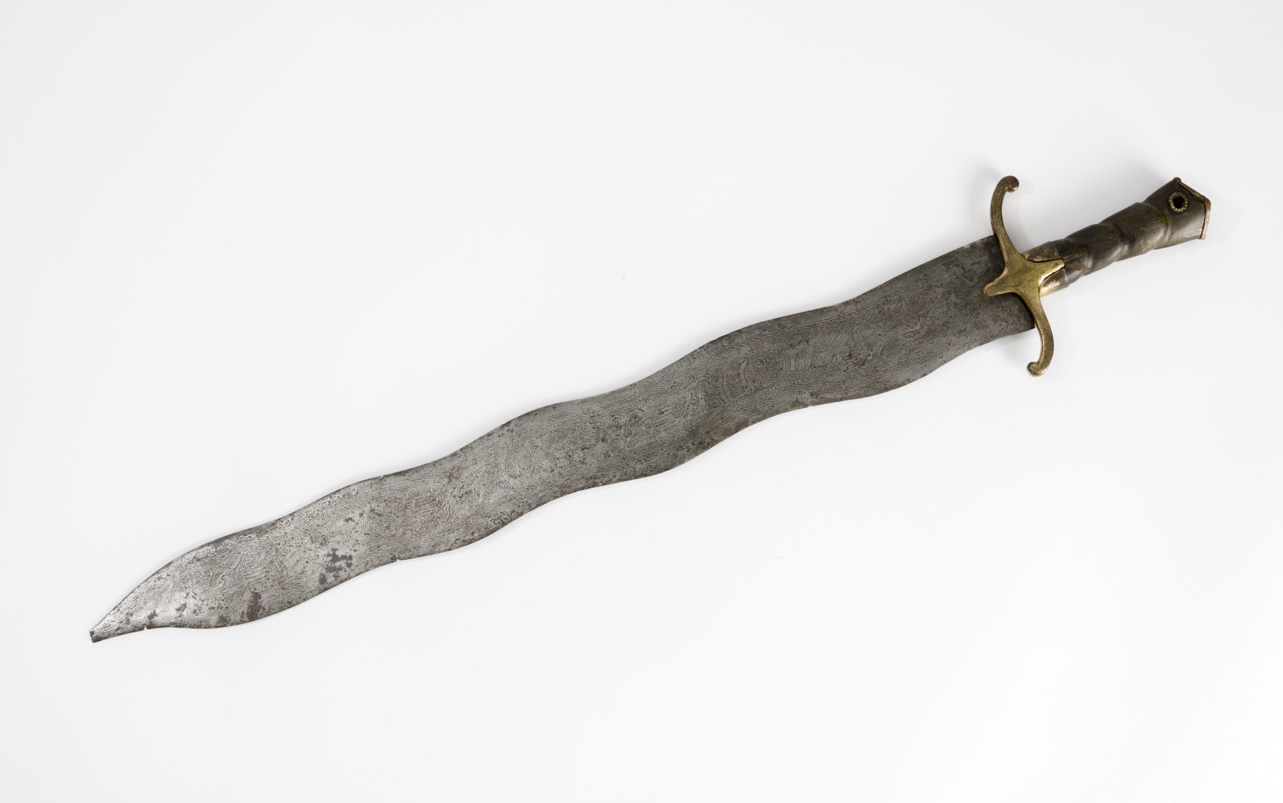 Faragott szaru nyelű hullámos acél kard (Ferenczy Múzeumi Centrum CC BY-NC-SA)