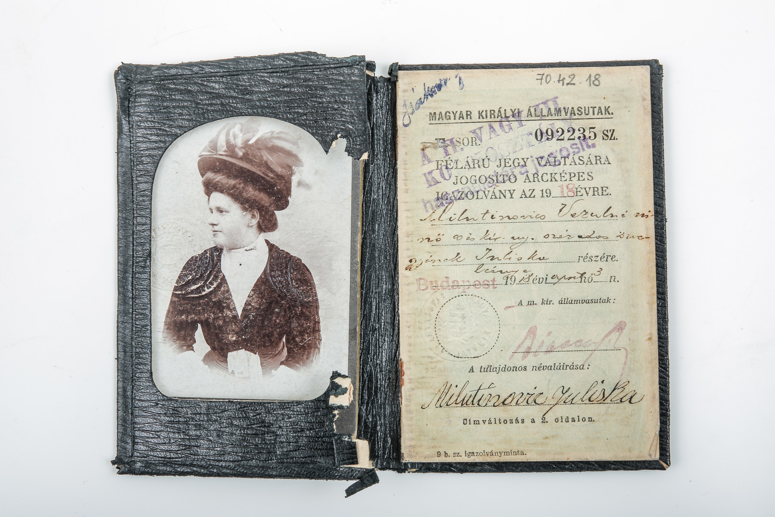 Milutinovic Juliska arcképes félárú vasúti igazolványa (Ferenczy Múzeumi Centrum CC BY-NC-SA)