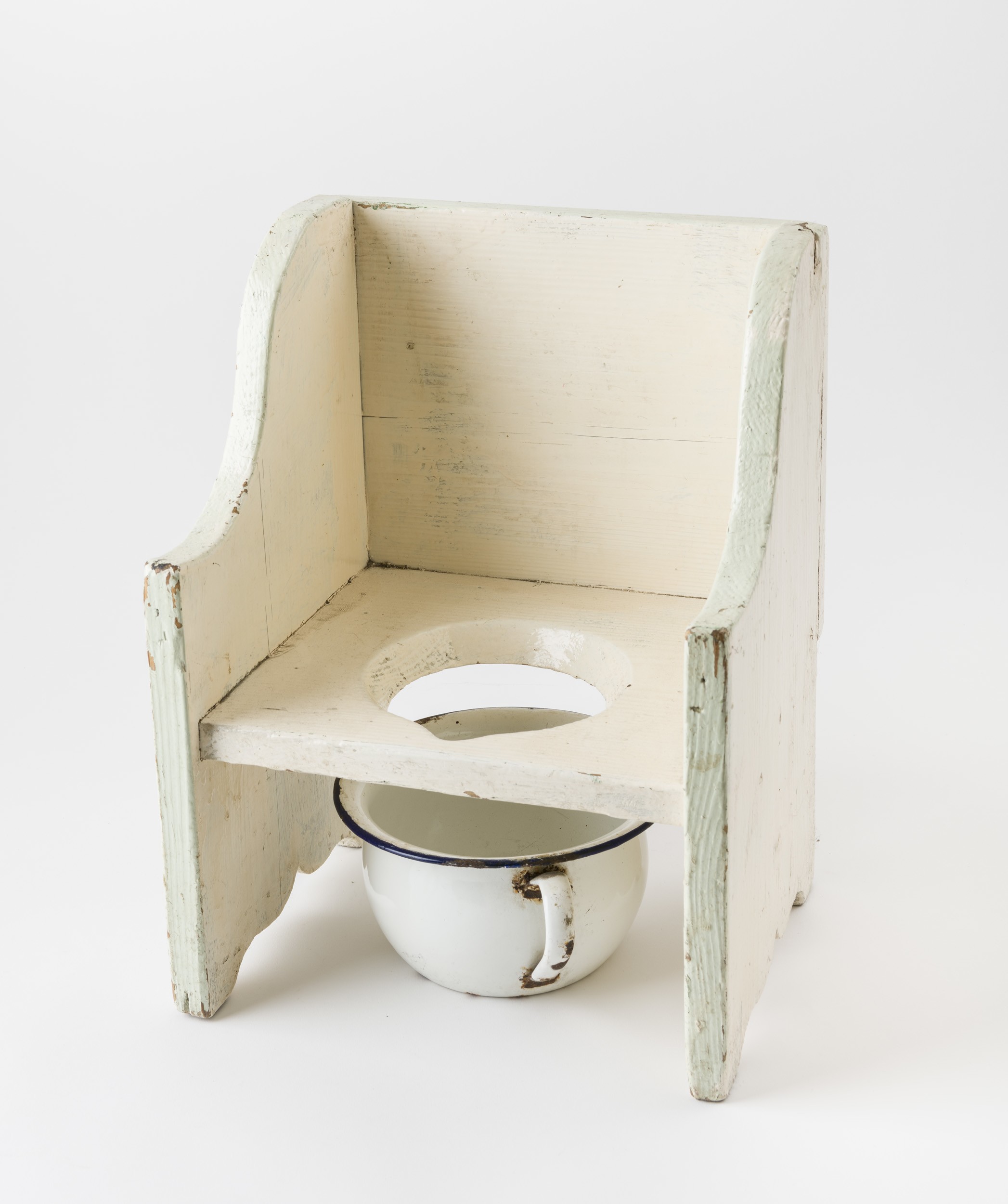 Bilis szék; Töpfchenstuhl; "Sermstúl" (Budaörsi Bleyer Jakab Heimatmuseum CC BY-NC-SA)
