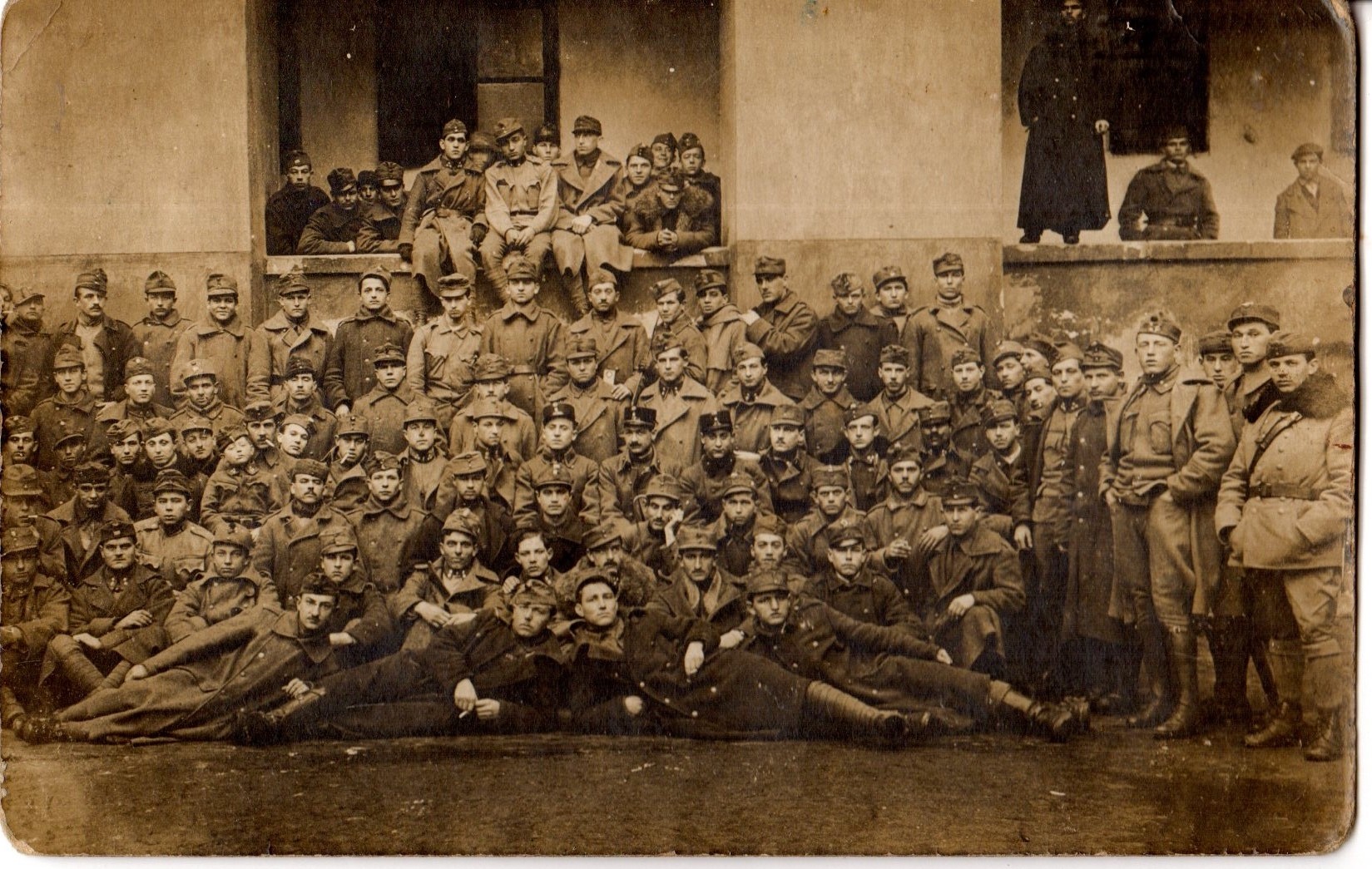 Katonák csoportképe 1919-ből (Ferenczy Múzeumi Centrum CC BY-NC-SA)