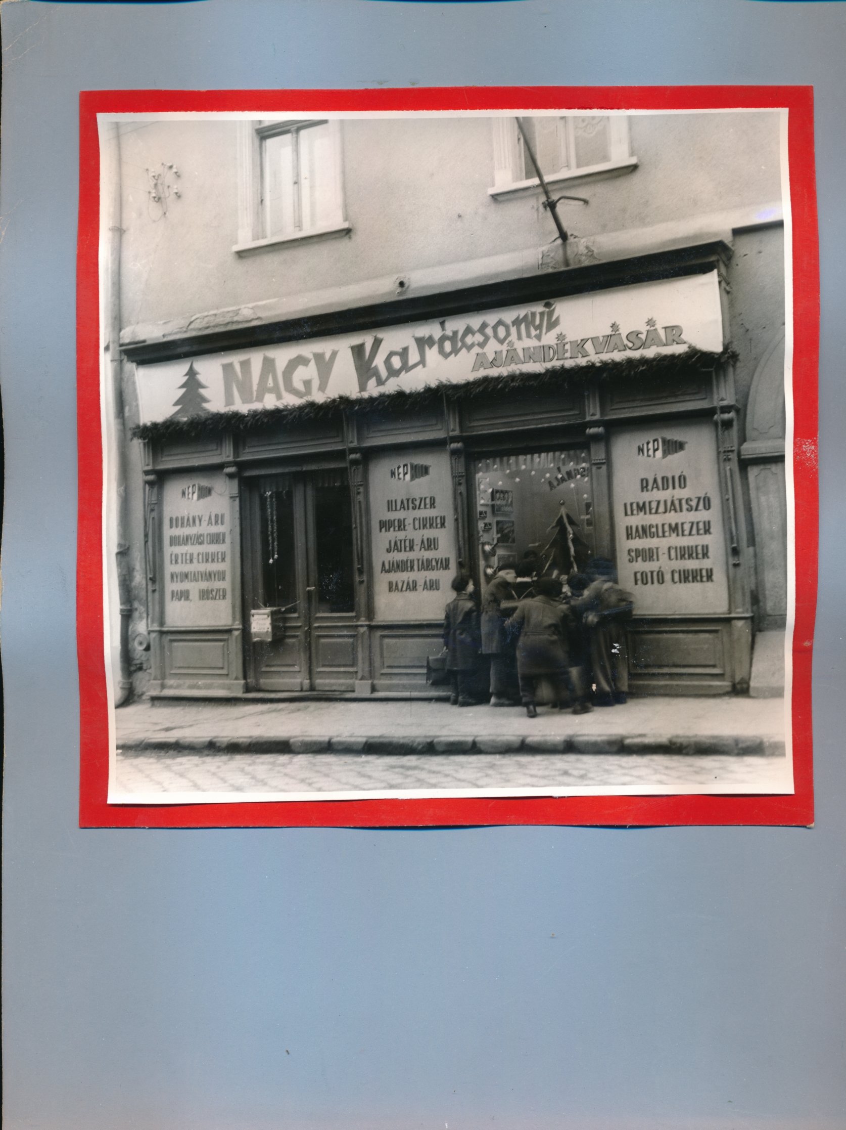 Szentendrei boltról készült fénykép (Ferenczy Múzeumi Centrum CC BY-NC-SA)