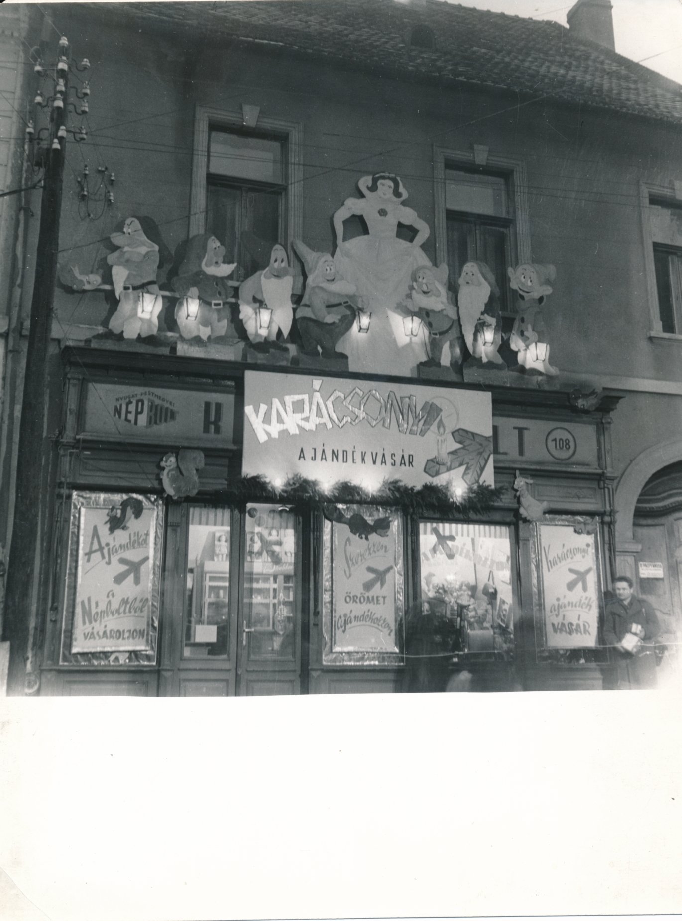Szentendrei üzletről készült fénykép. (Ferenczy Múzeumi Centrum CC BY-NC-SA)