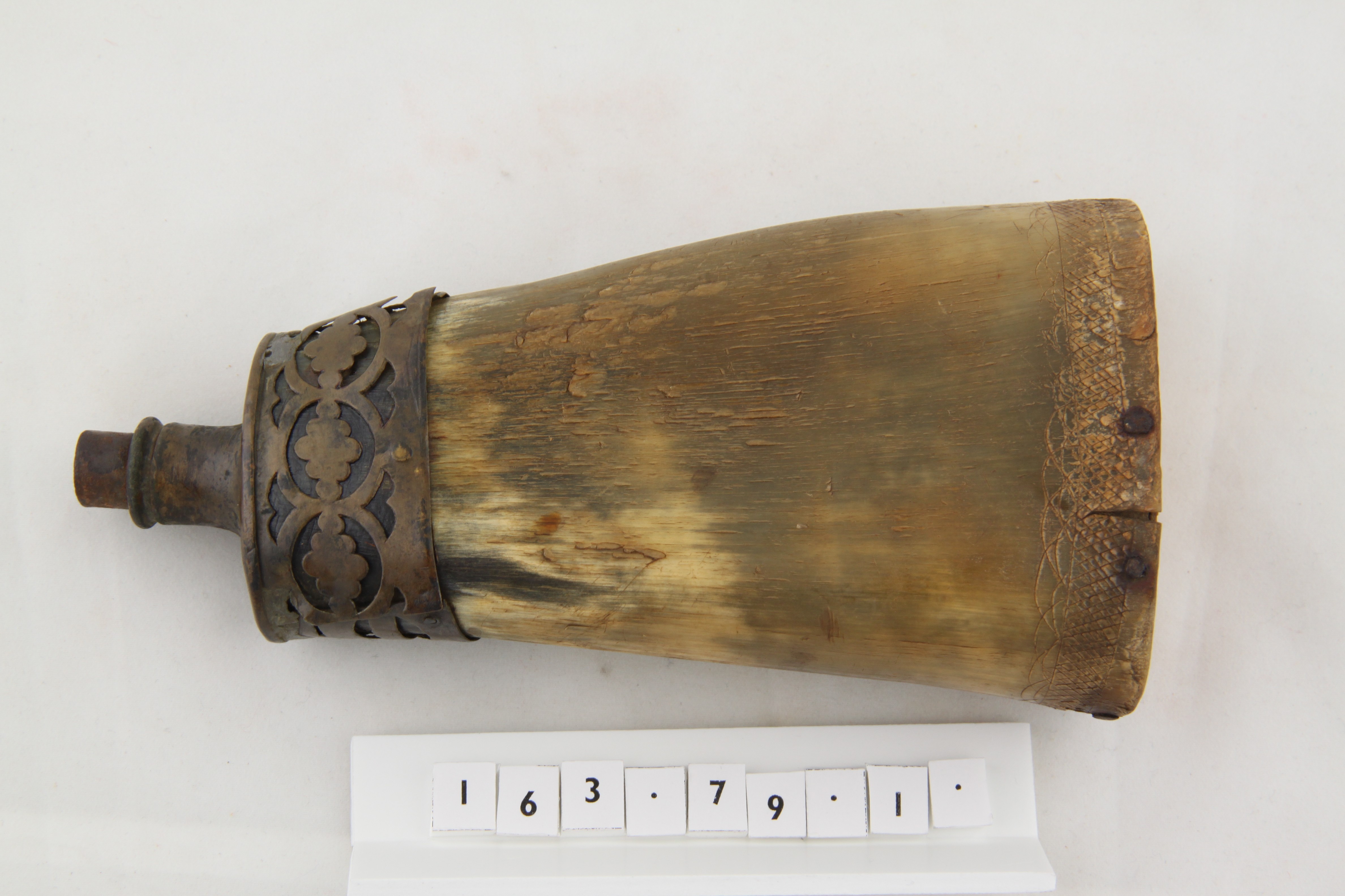 Lőportartó szaru (Rippl-Rónai Múzeum CC BY-NC-ND)