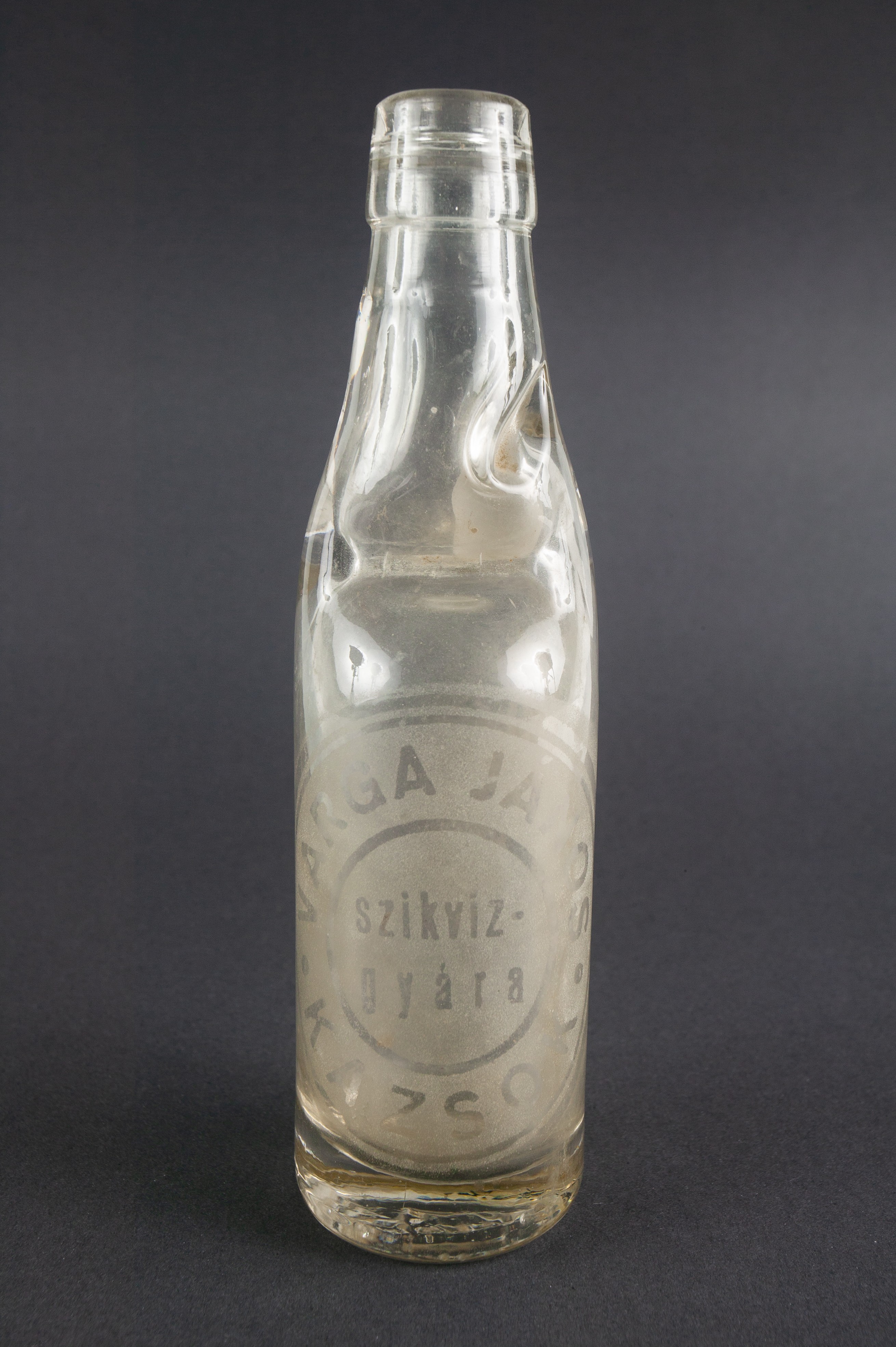 Szíkvizes üveg "krakedlis üveg" (Rippl-Rónai Múzeum CC BY-NC-ND)