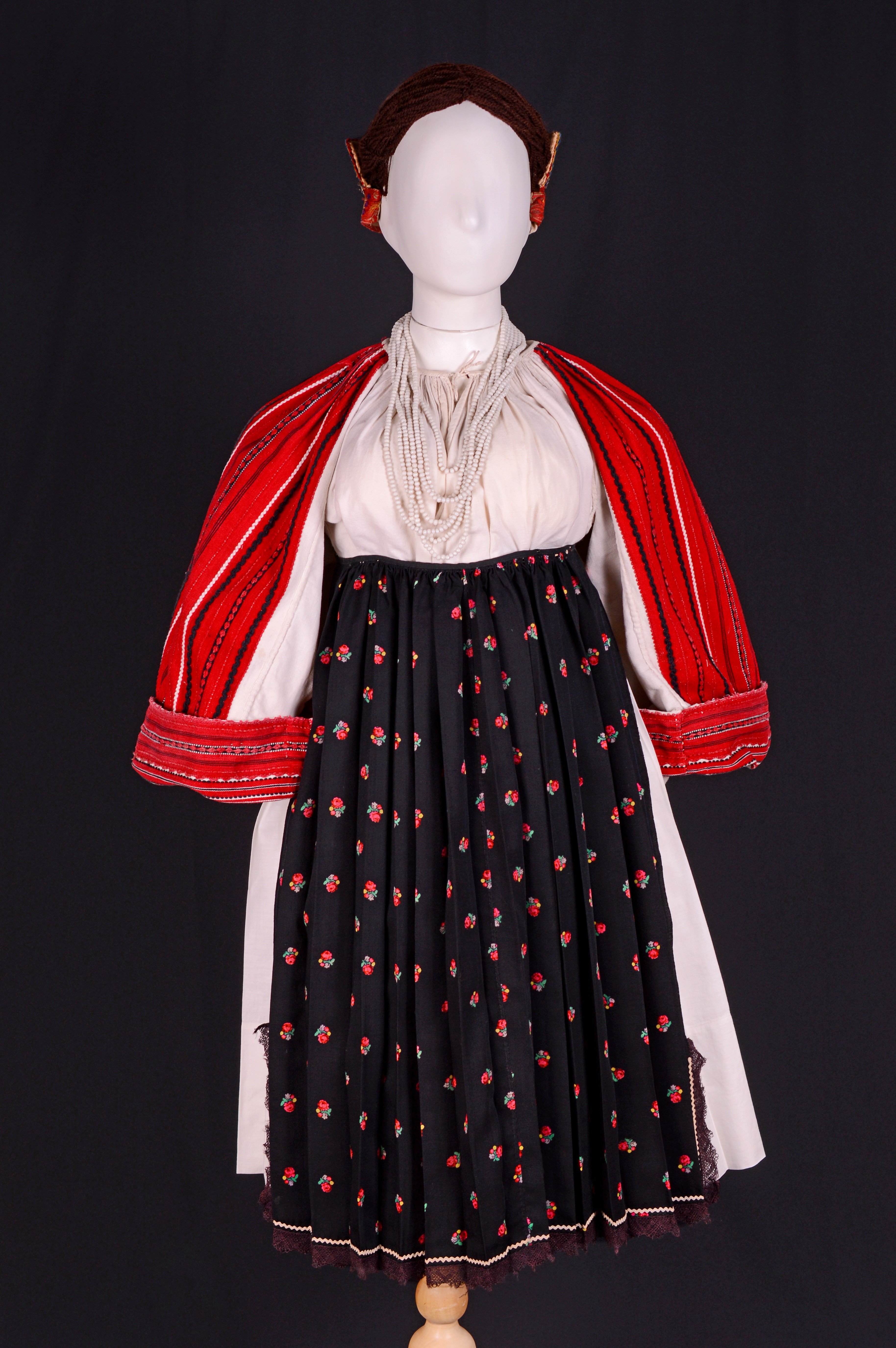 "Rukávé" piros-fekete felső női ing (Rippl-Rónai Múzeum CC BY-NC-ND)