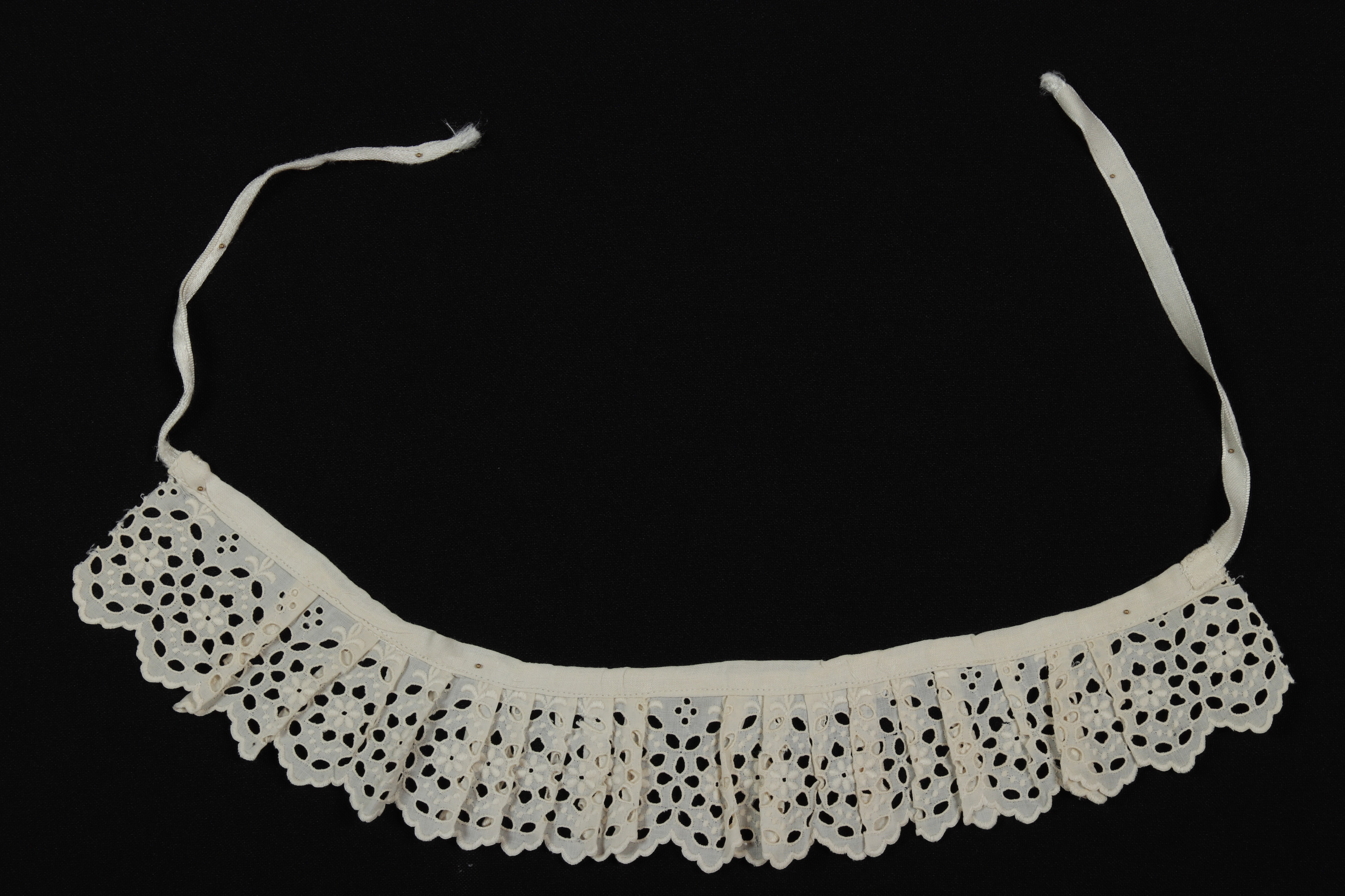 "Mizli" női nyakfodor (Rippl-Rónai Múzeum CC BY-NC-ND)