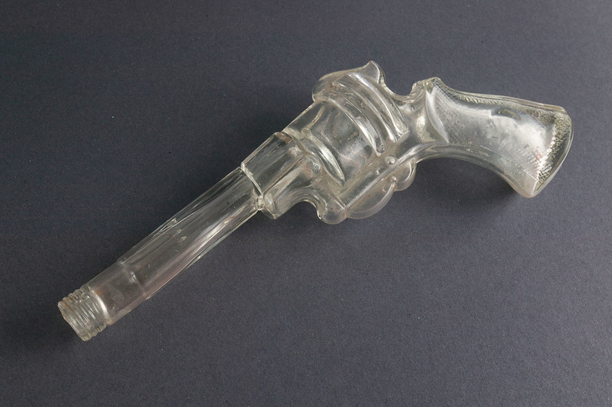 Pálinkásüveg"pálinkáspisztoly" (Rippl-Rónai Múzeum CC BY-NC-ND)