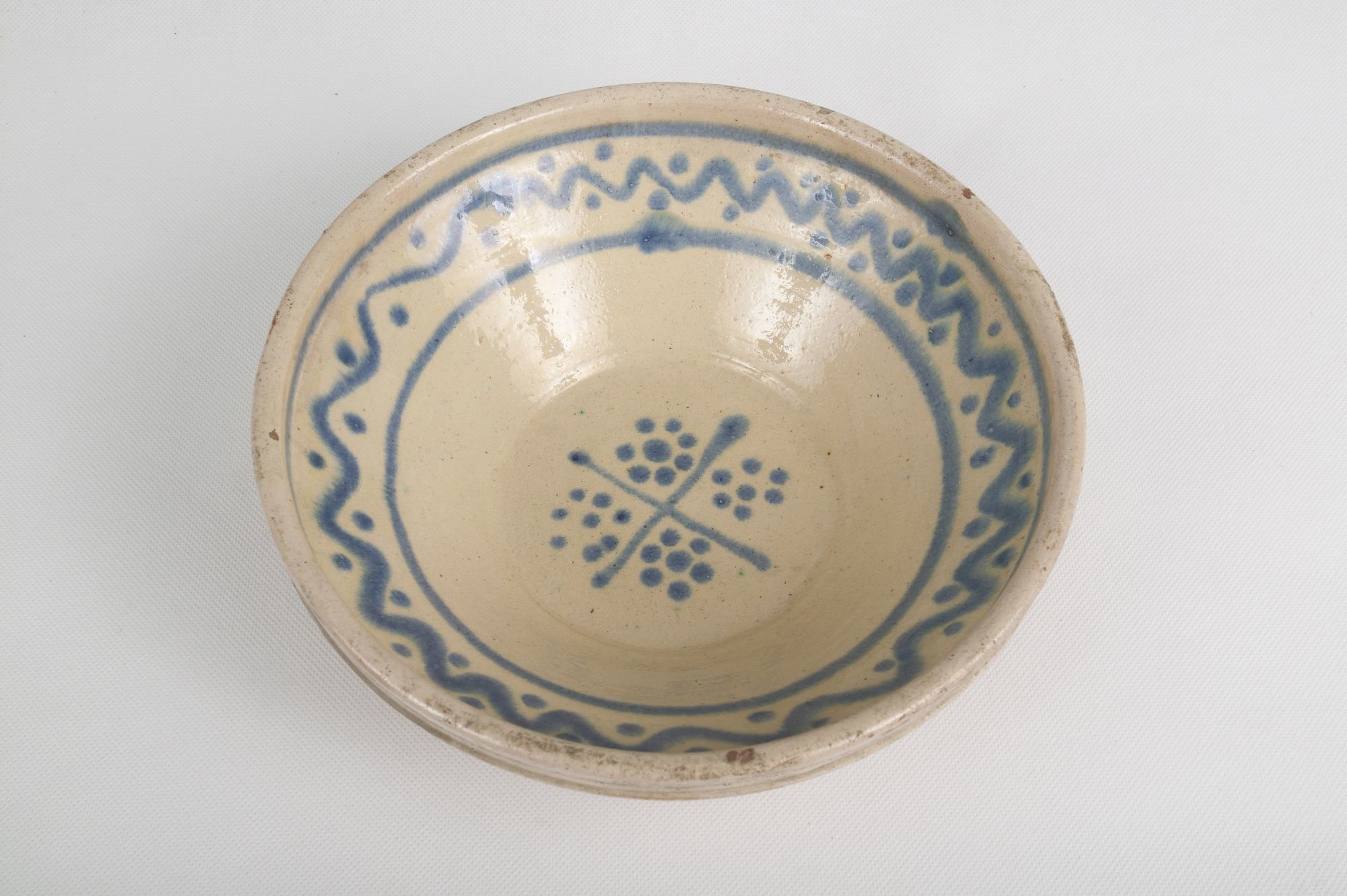 Tál, "kocsonyástál cserépből" (Rippl-Rónai Múzeum CC BY-NC-ND)