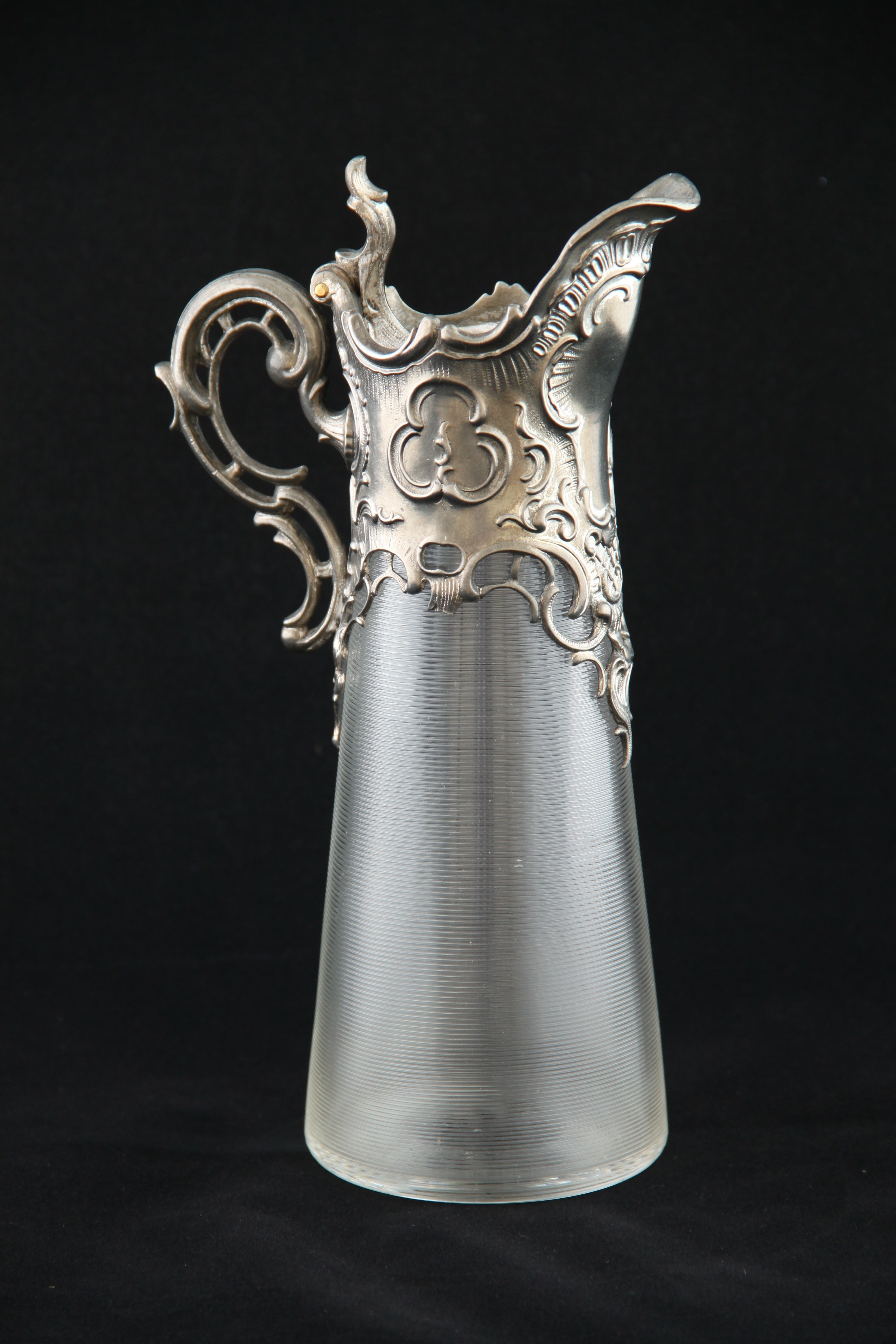 Üvegkancsó, ezüst kiöntőfejjel (Rippl-Rónai Múzeum CC BY-NC-ND)