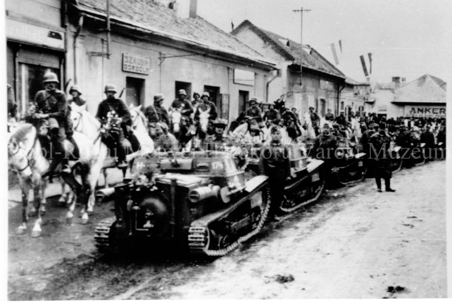 Huszárok és tankok Füleken (Rippl-Rónai Múzeum CC BY-NC-SA)
