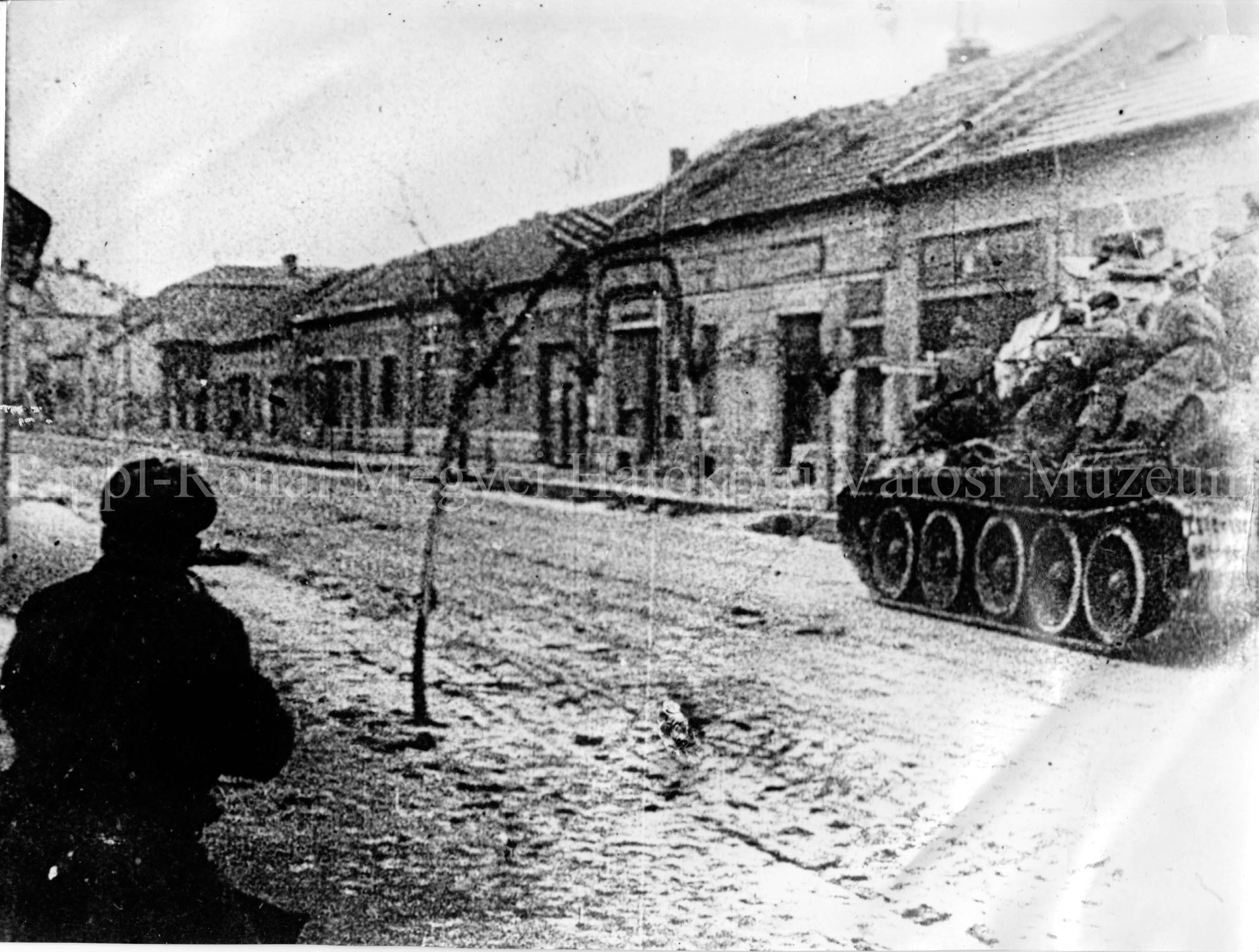 Szovjet katonák utcai harca Óbudán (Rippl-Rónai Múzeum CC BY-NC-SA)