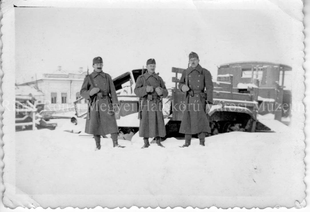 Három katona a csurgói Petőfi téren (Rippl-Rónai Múzeum CC BY-NC-SA)