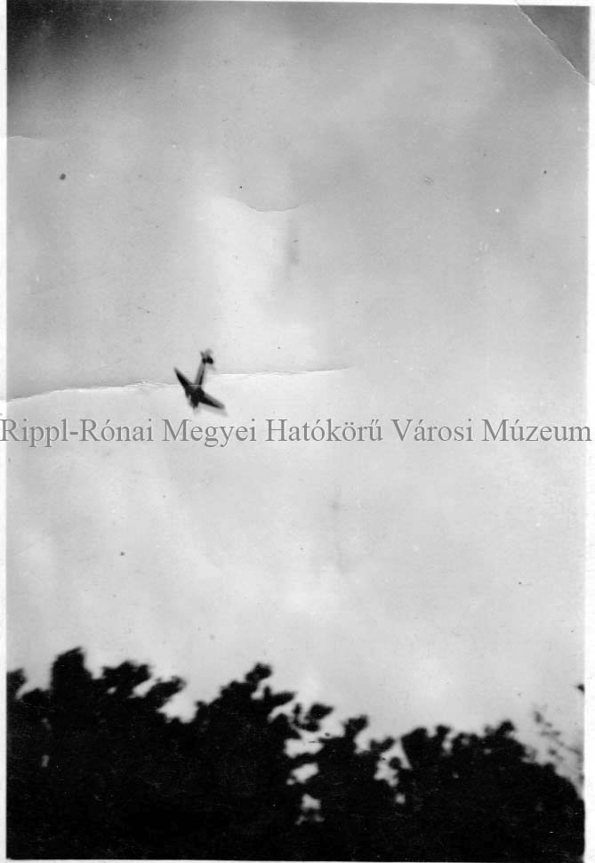 Csurgó felett lelőtt angol repülőgép (Rippl-Rónai Múzeum CC BY-NC-SA)