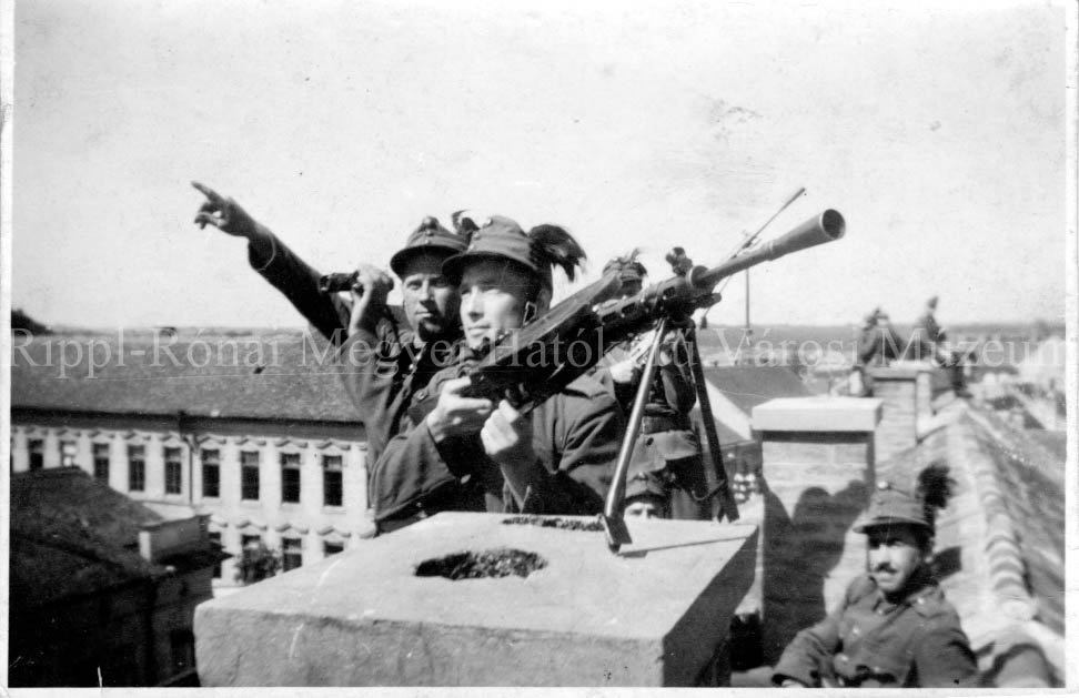 Katonák a marcali frontvonalnál (Rippl-Rónai Múzeum CC BY-NC-SA)