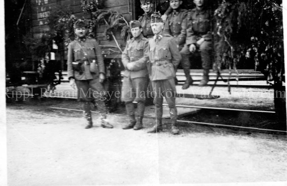 Katonák a frontra indulás előtt (Rippl-Rónai Múzeum CC BY-NC-SA)