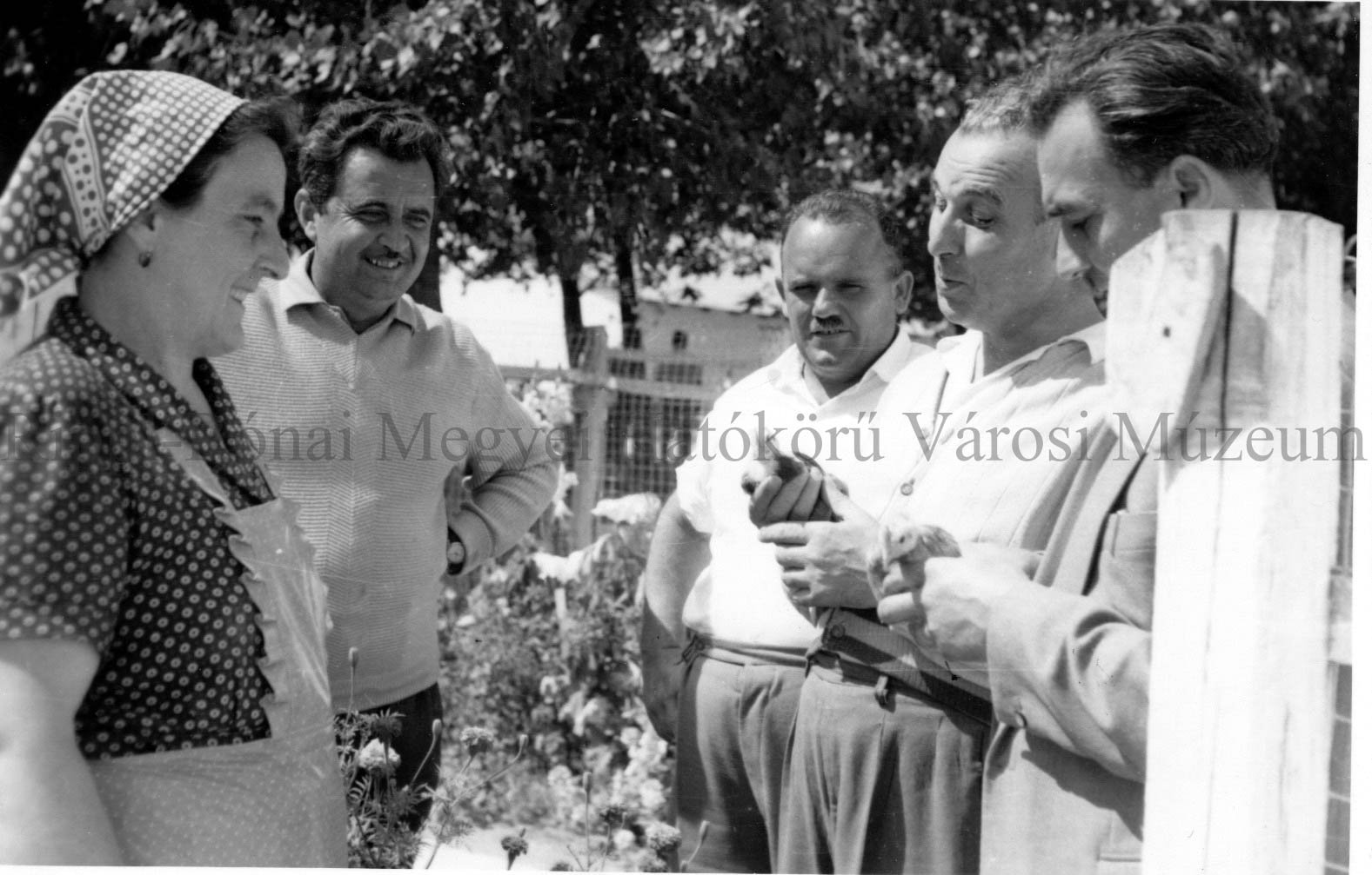 Az atádi tsz. vezetői a marcali baromfifarmon (Rippl-Rónai Múzeum CC BY-NC-SA)