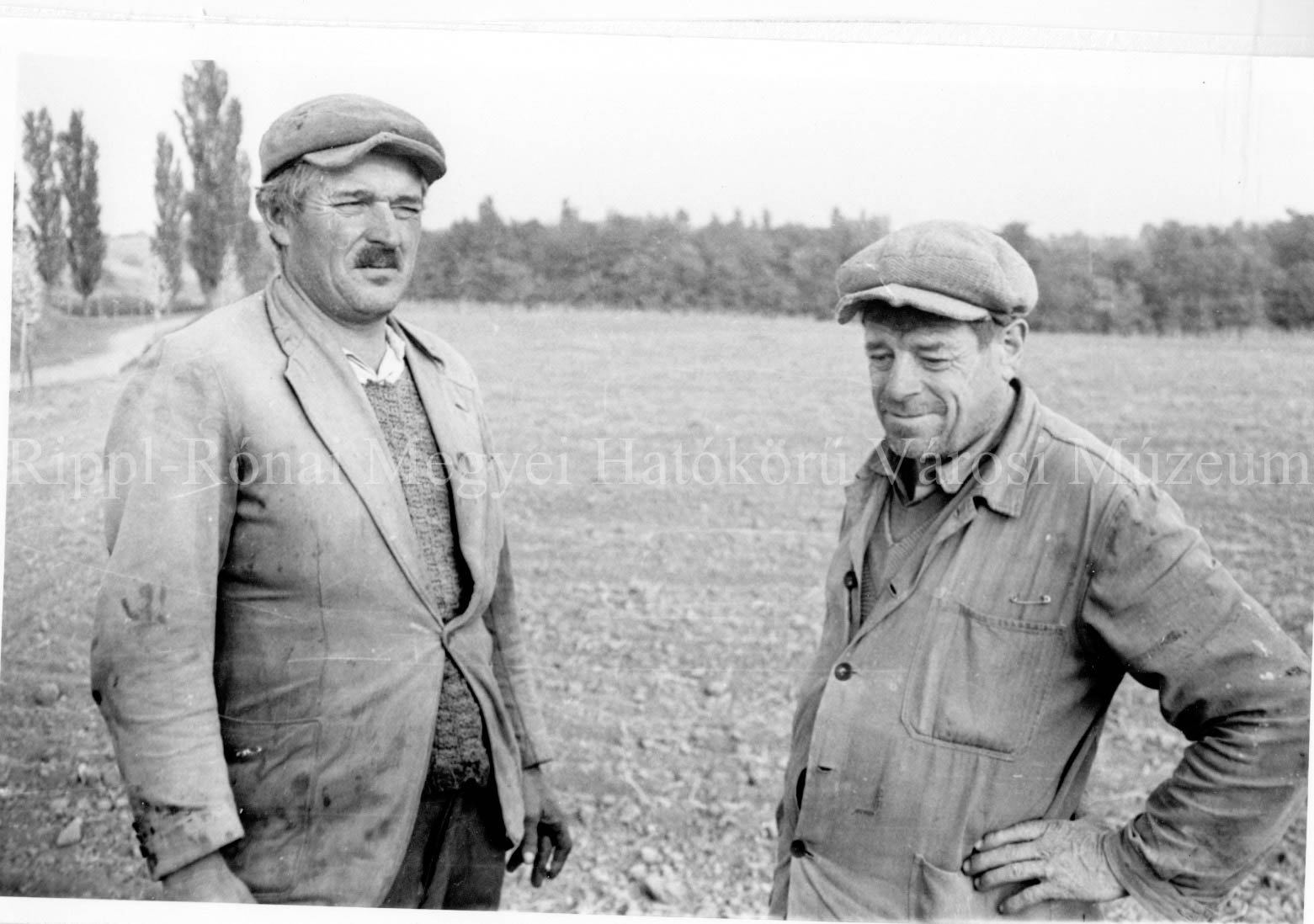 Gelencsér Lajos és Kalanits József traktorosok (Rippl-Rónai Múzeum CC BY-NC-SA)