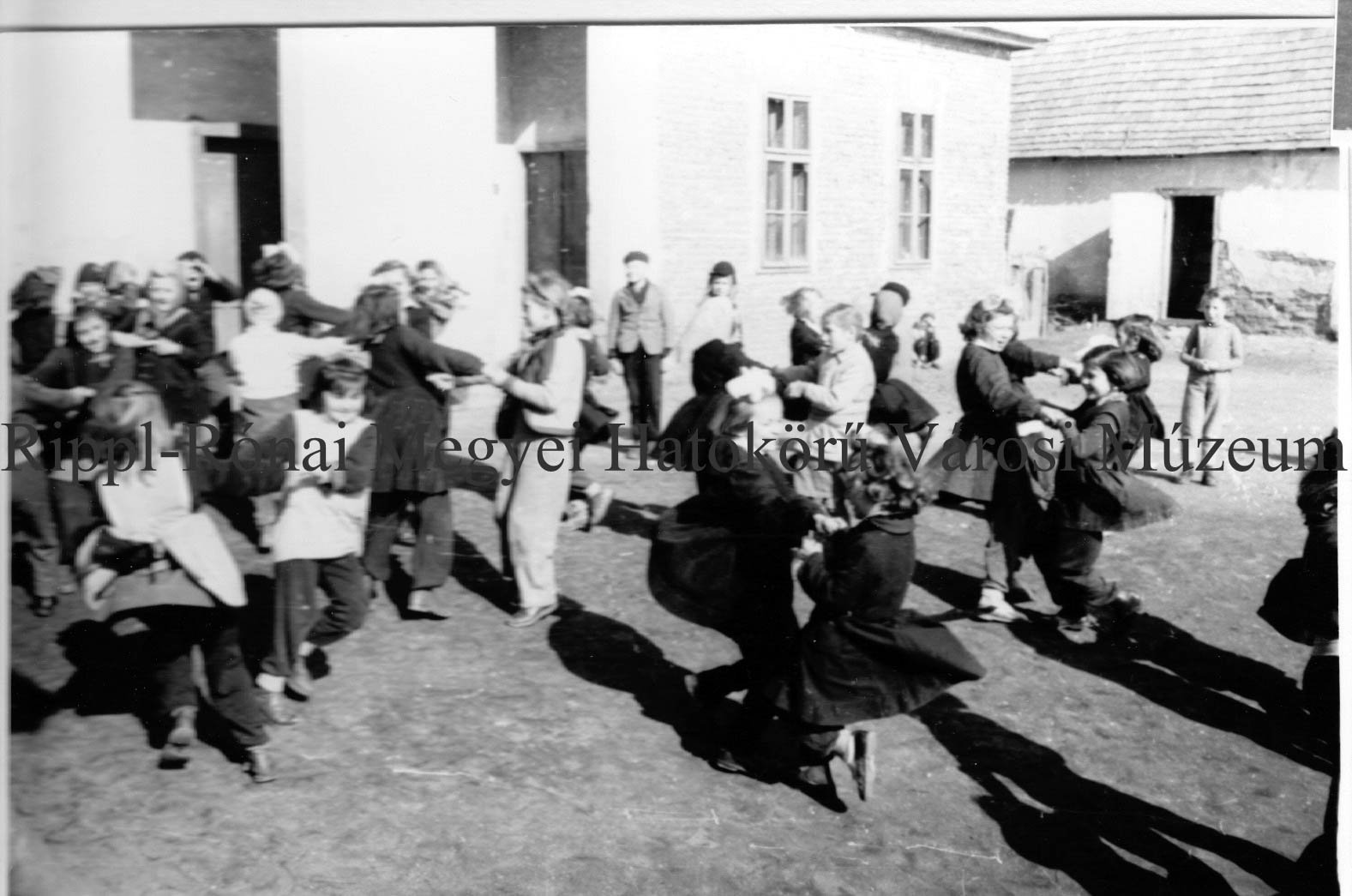 Tízperc a balatonszabadi Általános Iskolában (Rippl-Rónai Múzeum CC BY-NC-SA)