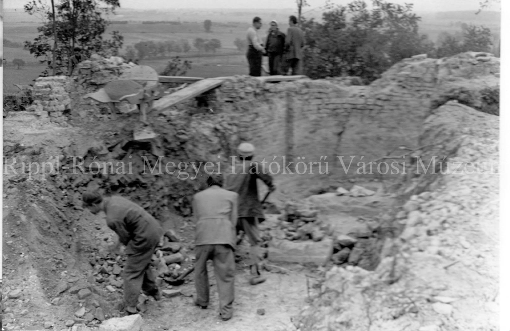 A kaposszentjakabi kolostor ásatása - A szentély feltárása (Rippl-Rónai Múzeum CC BY-NC-SA)