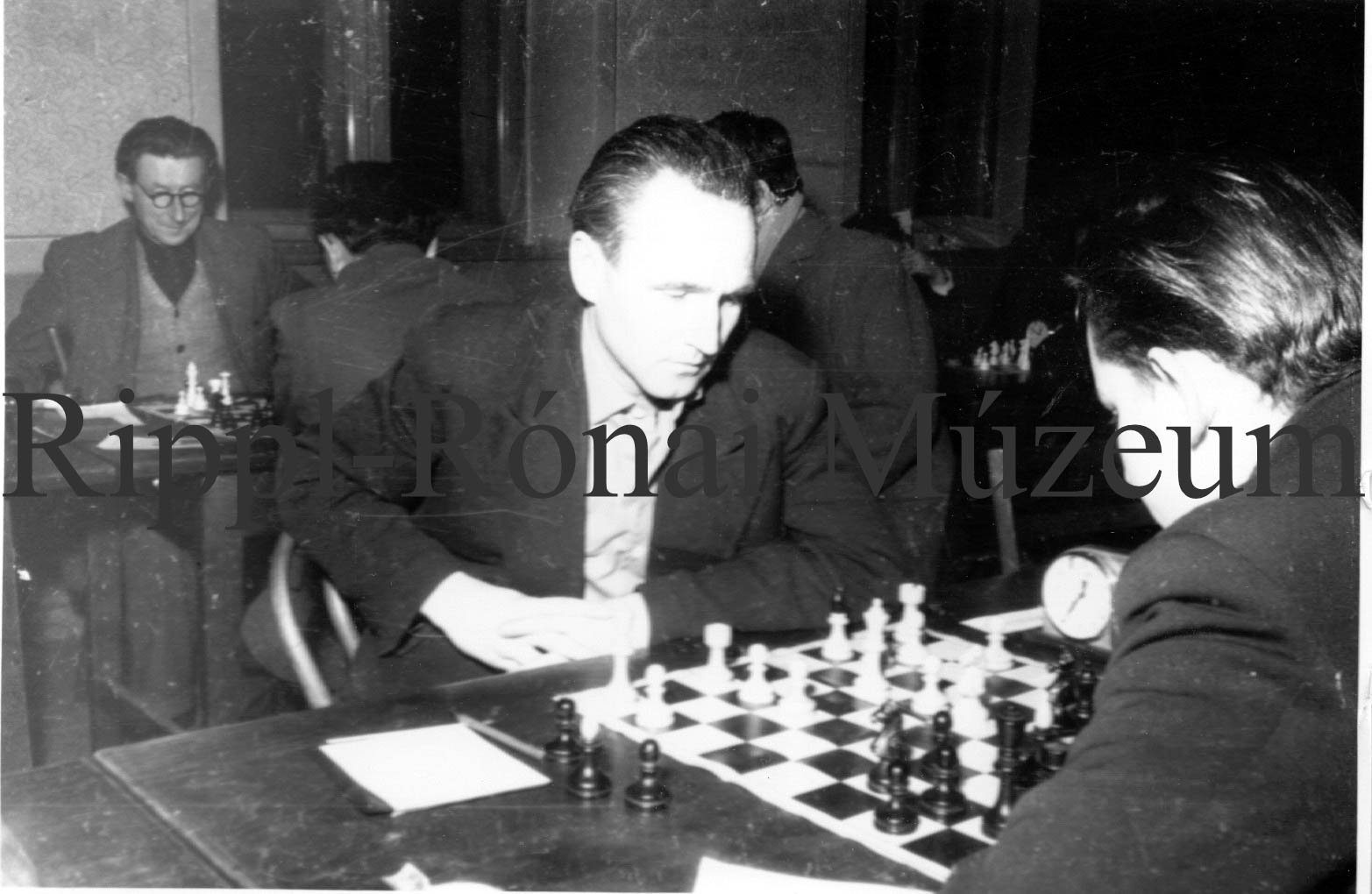 Horváth Miklós, a nagyatádi járás bajnoka sakkozik (Rippl-Rónai Múzeum CC BY-NC-SA)