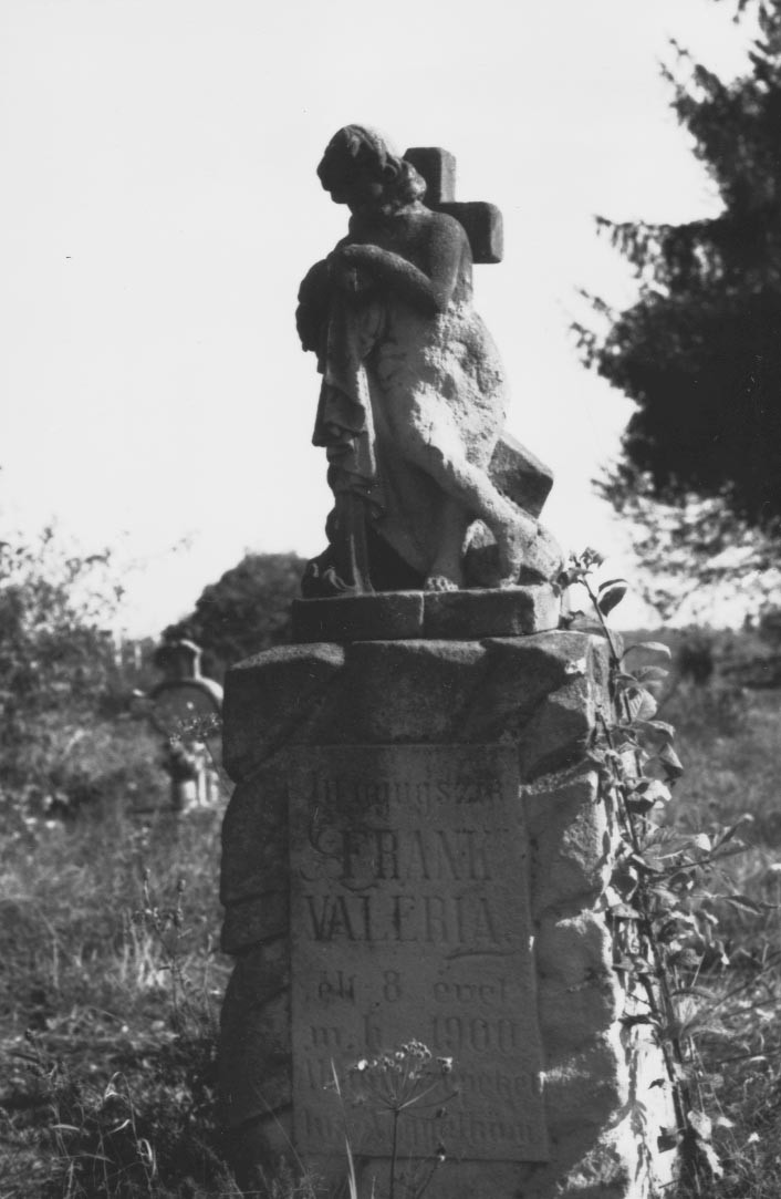 Kő sírjel szoborral (Rippl-Rónai Múzeum CC BY-NC-ND)