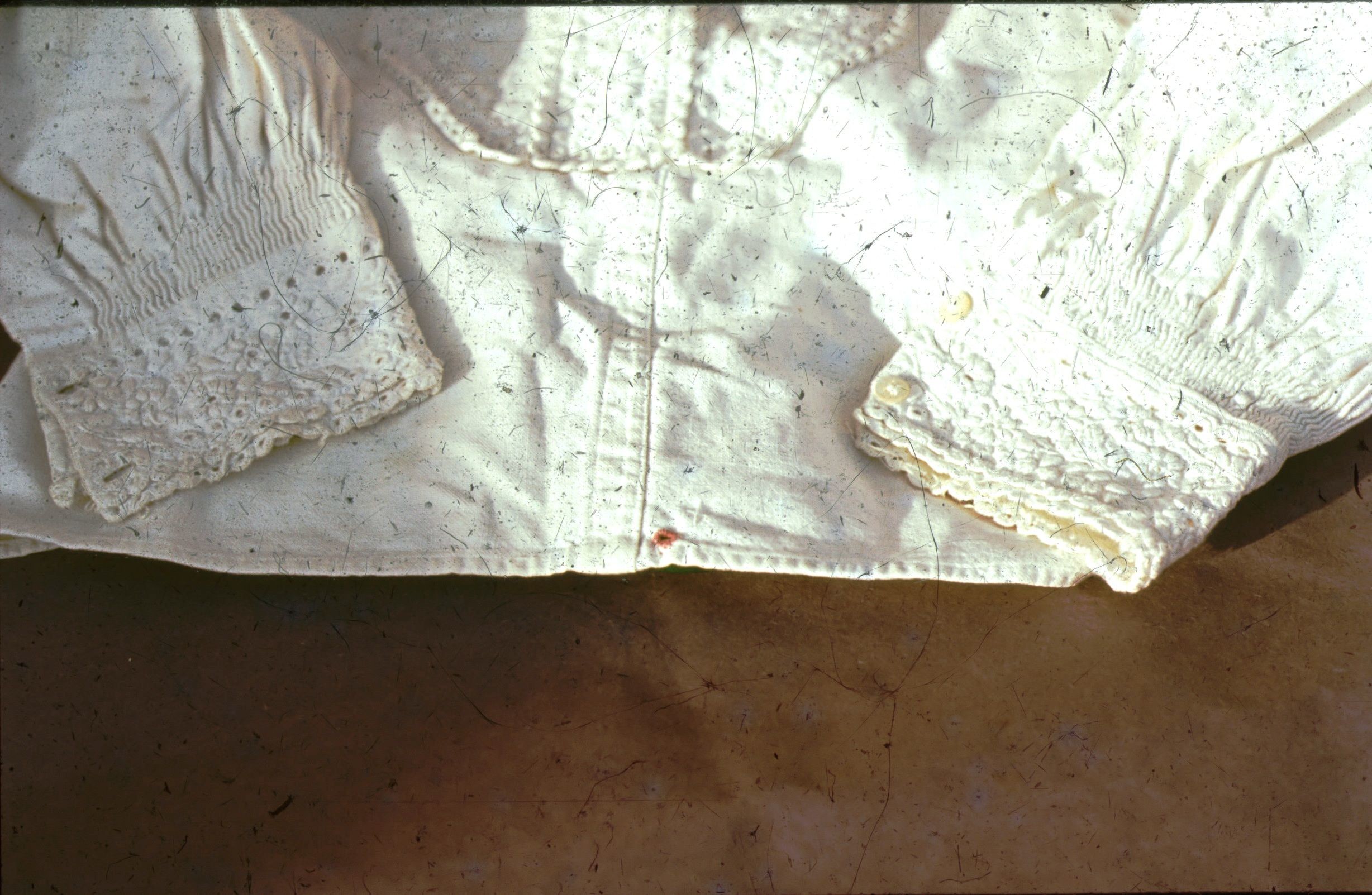 Törökkopányi fehérhímzéses férfi ing, fém gombokkal. (Rippl-Rónai Múzeum CC BY-NC-ND)
