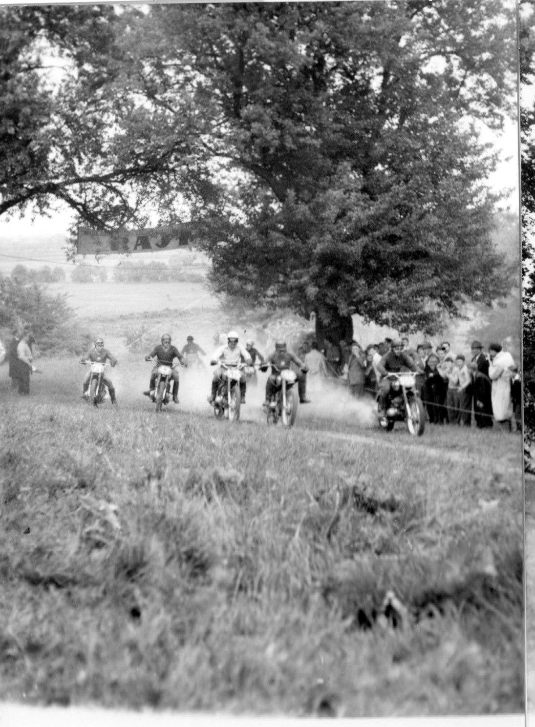 Motocross-bajnokság. Részlet a mezőnyből (Rippl-Rónai Múzeum CC BY-NC-SA)