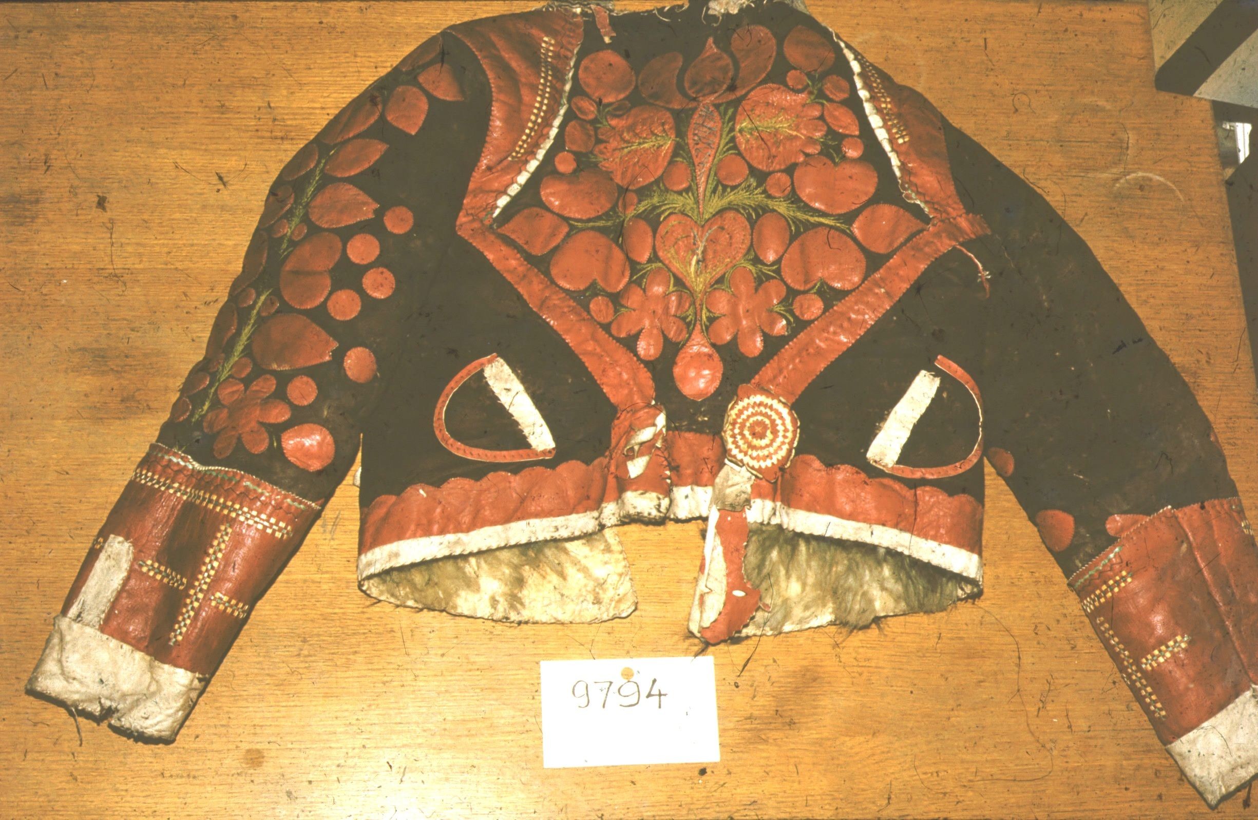 Buzsáki női bunda háta (Rippl-Rónai Múzeum CC BY-NC-ND)
