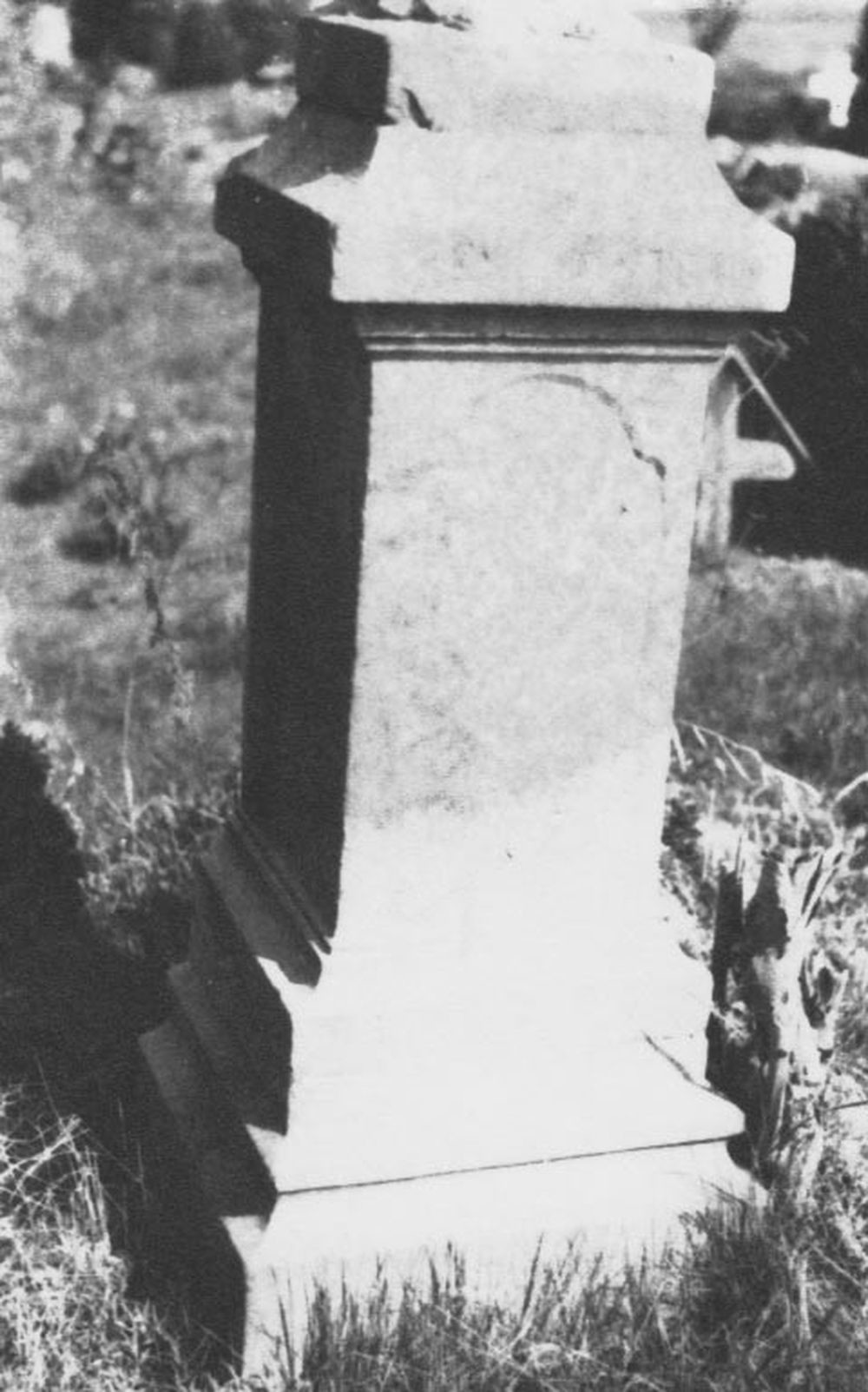 A fenti sírkő talapzata, Mindszentkálla (Rippl-Rónai Múzeum CC BY-NC-ND)