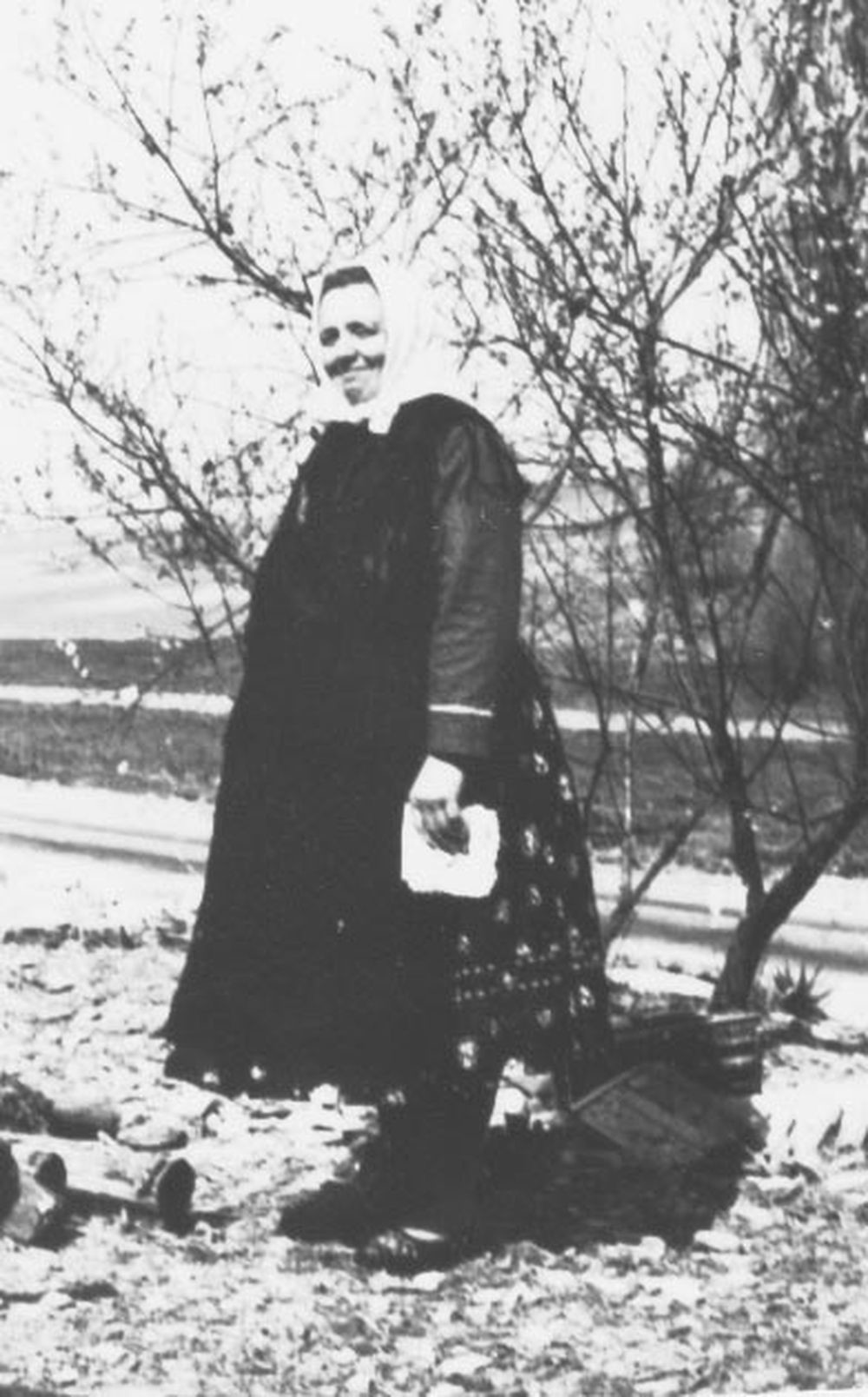 Máj Péterné (született 1927) sváb viseletben, Ecseny (Rippl-Rónai Múzeum CC BY-NC-ND)