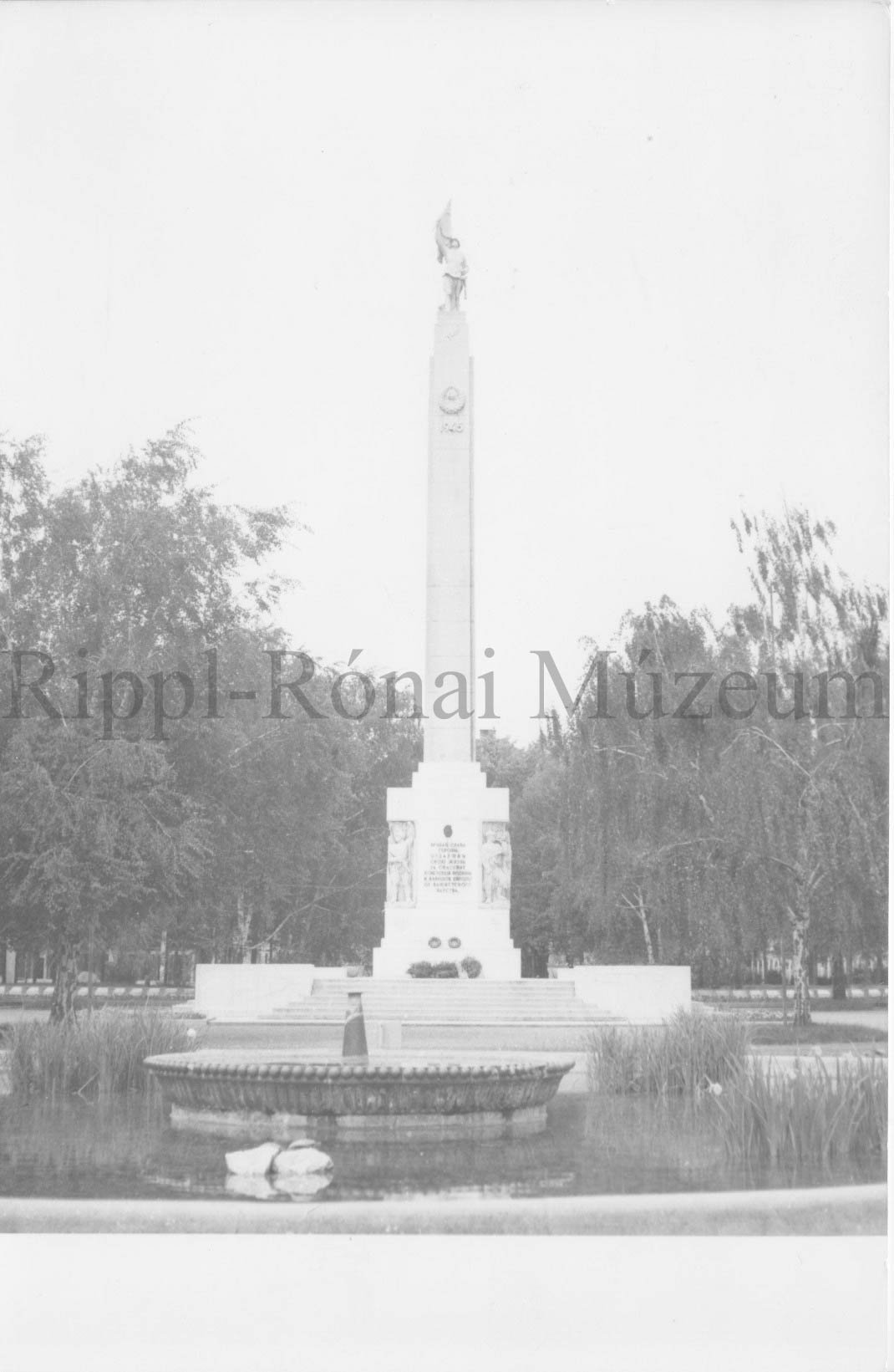 A kaposvári Szabadság-parki szovjet hősi emlékmű (Rippl-Rónai Múzeum CC BY-NC-SA)