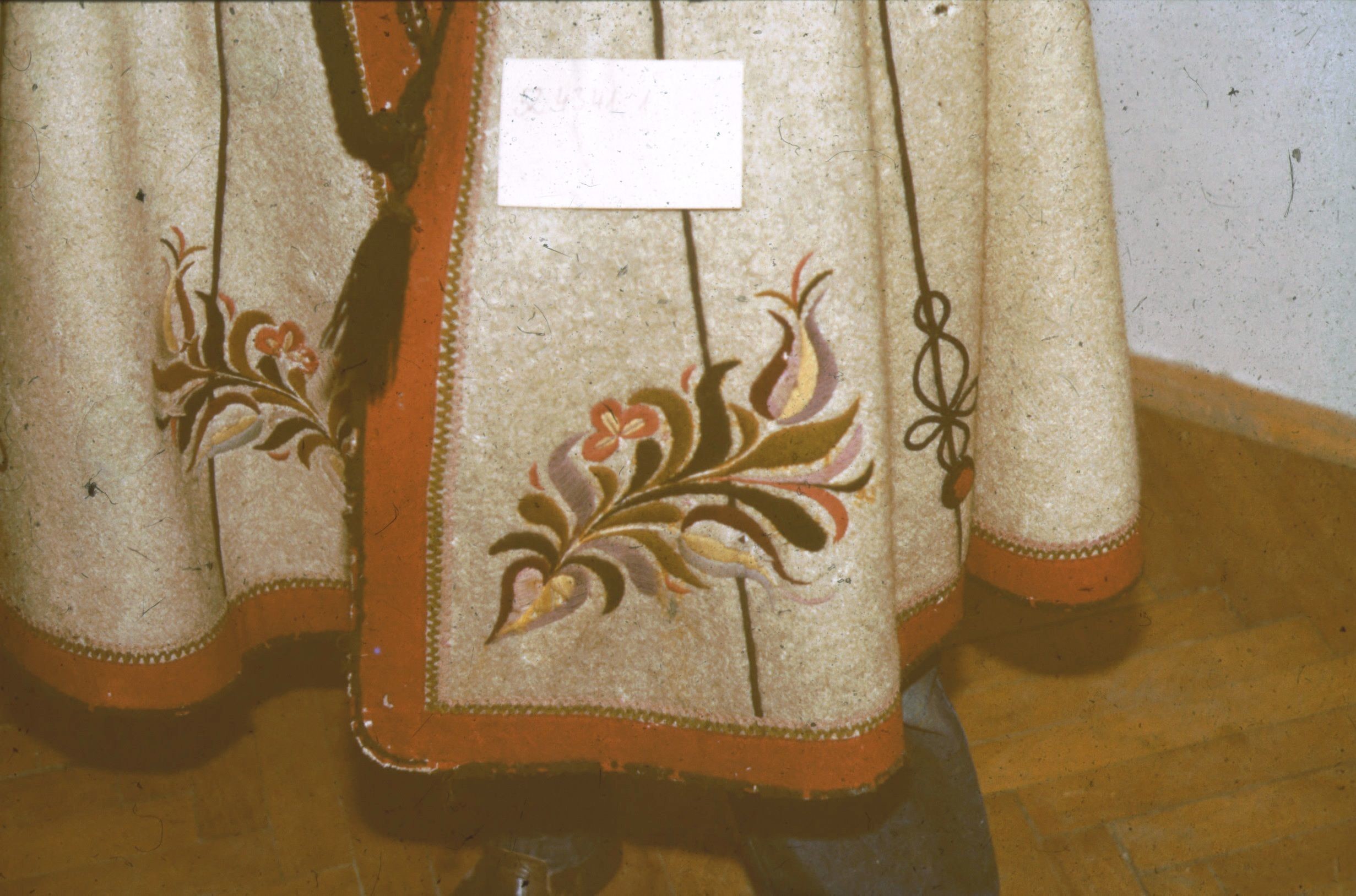 Szűrgallér elejének hímzett díszítése , Baranya megye (Rippl-Rónai Múzeum CC BY-NC-ND)