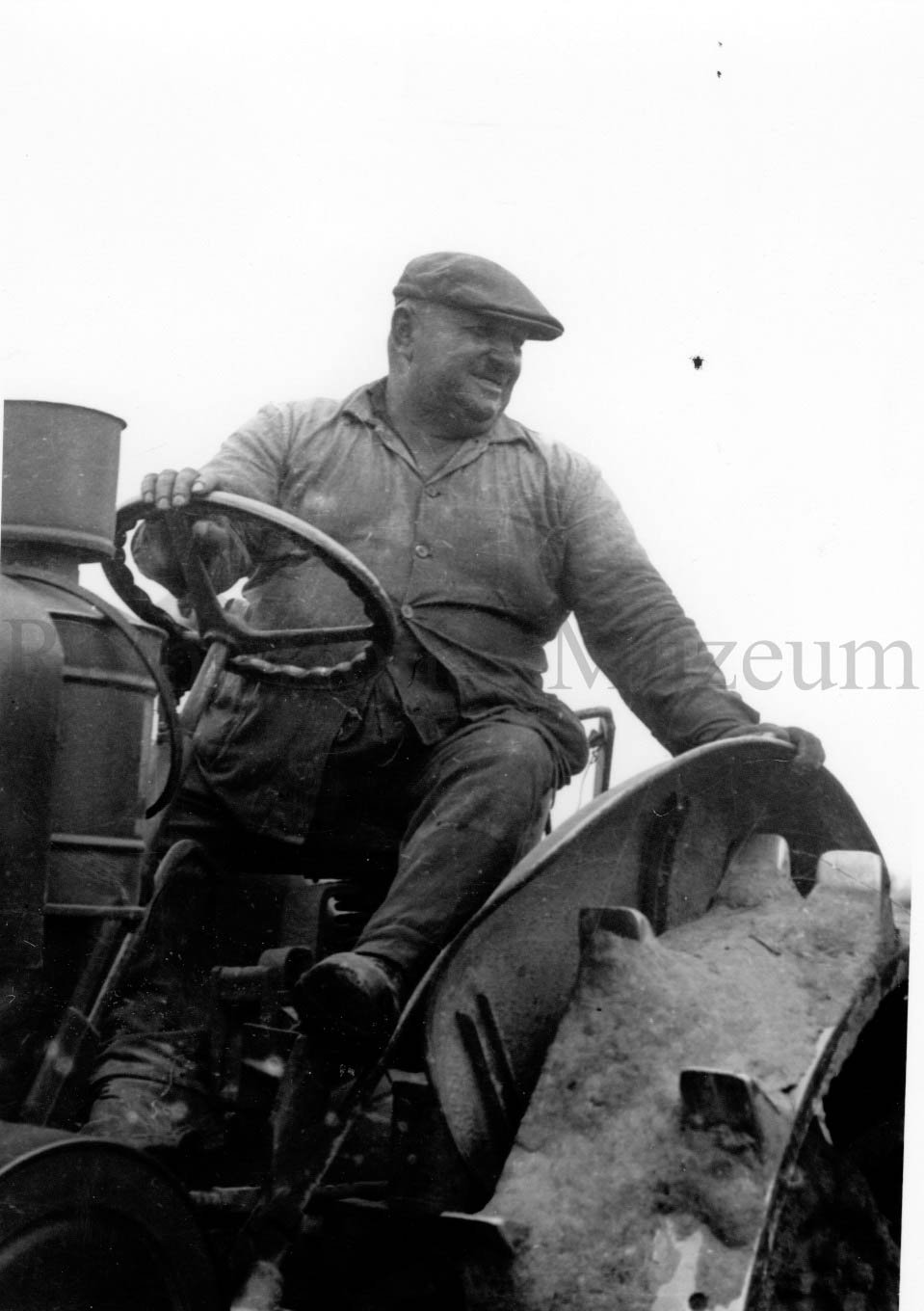 Balogh Vendel,a darányi gépállomás traktorosa (Rippl-Rónai Múzeum CC BY-NC-SA)