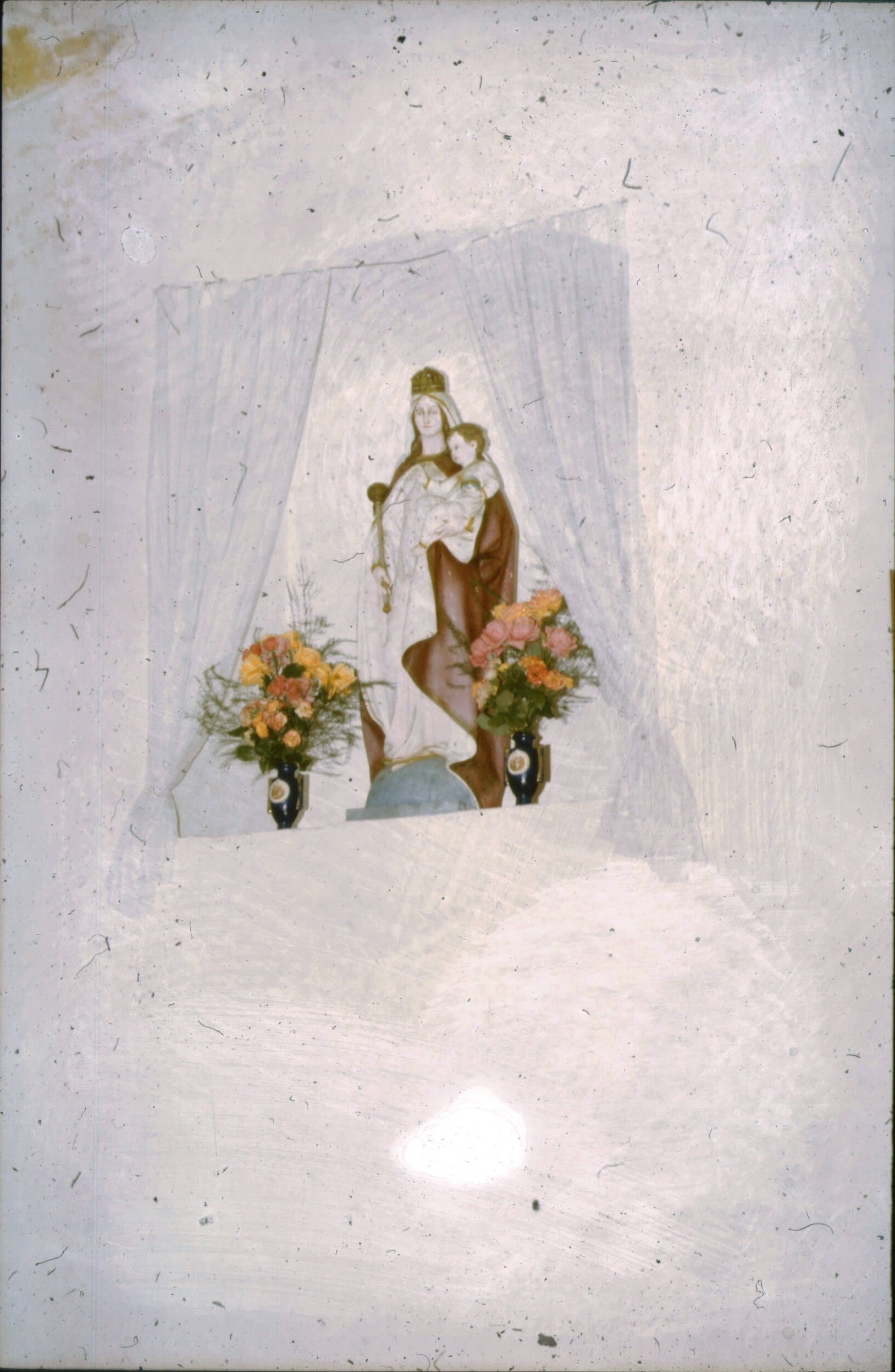 Szűz Mária és a kisded szobra a kápolna falmélyedésében (Rippl-Rónai Múzeum CC BY-NC-ND)