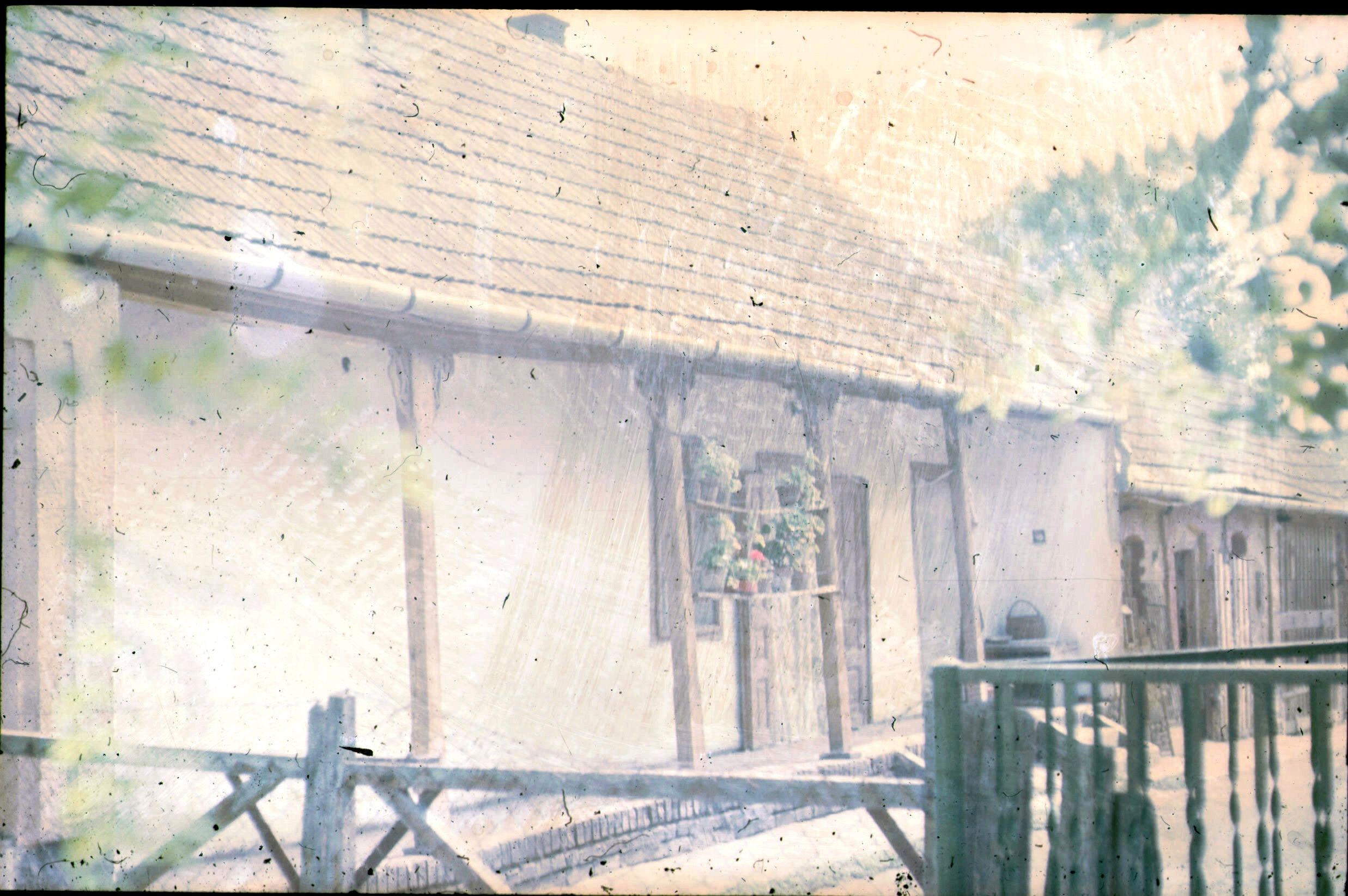 Oldaltornácos ház muskátlival, Nagyberki (Rippl-Rónai Múzeum CC BY-NC-ND)