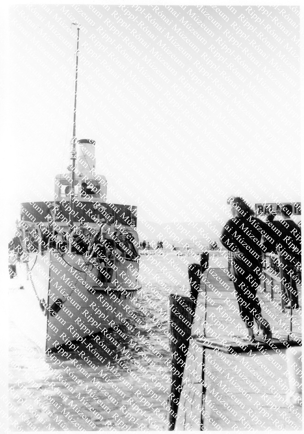 Befutott a kiránydulóhajó Badacsonyból (Rippl-Rónai Múzeum CC BY-NC-SA)